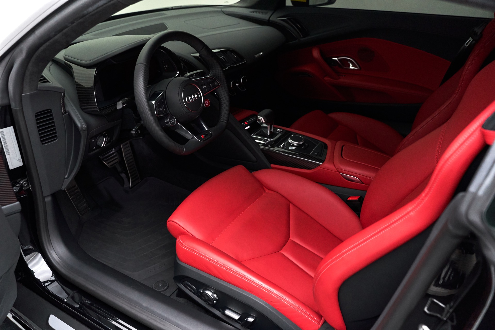 Audi R8 Interior Images & Photos - See the Inside of the Latest Audi R8 |  CarsGuide