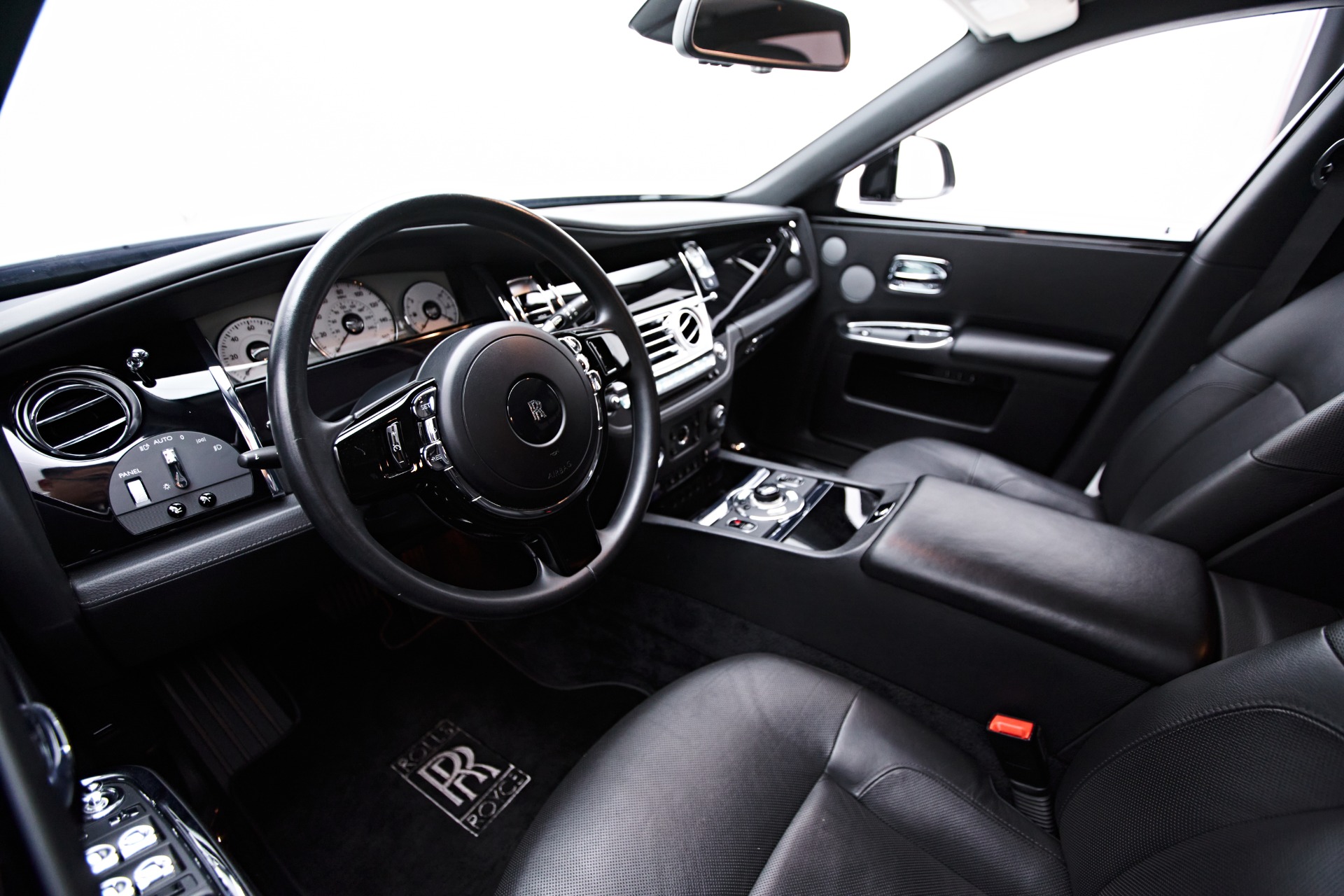 Chiêm ngưỡng RollsRoyce Phantom phiên bản Year of the Dragon giới hạn giá  triệu đô  Blog Xe Hơi Carmudi