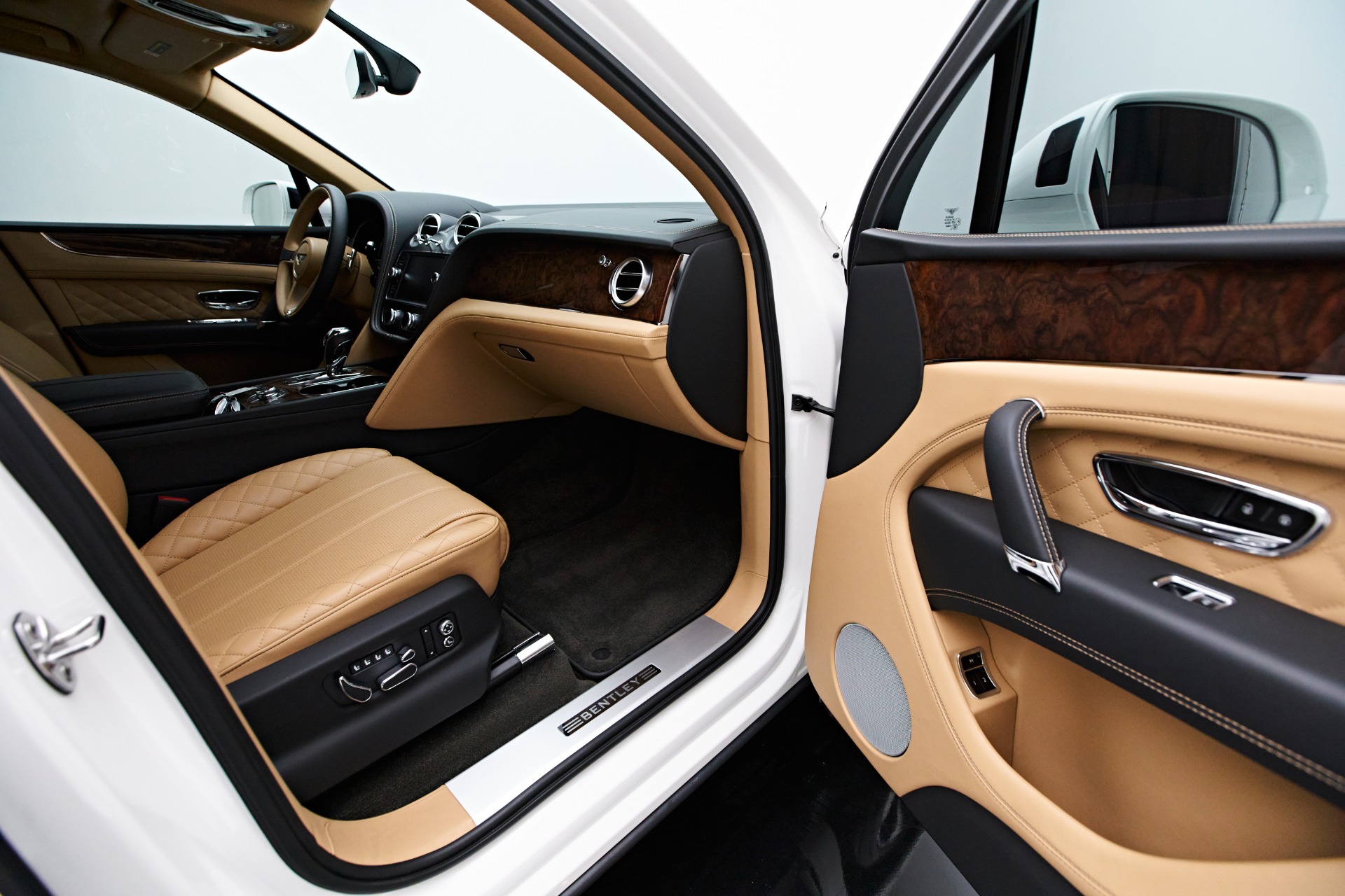 Used 2019 Bentley Bentayga V8 For Sale (Sold) | Lotus Cars Used 2019 Bentley Bentayga V8 For Sale (Sold) | Lotus Cars