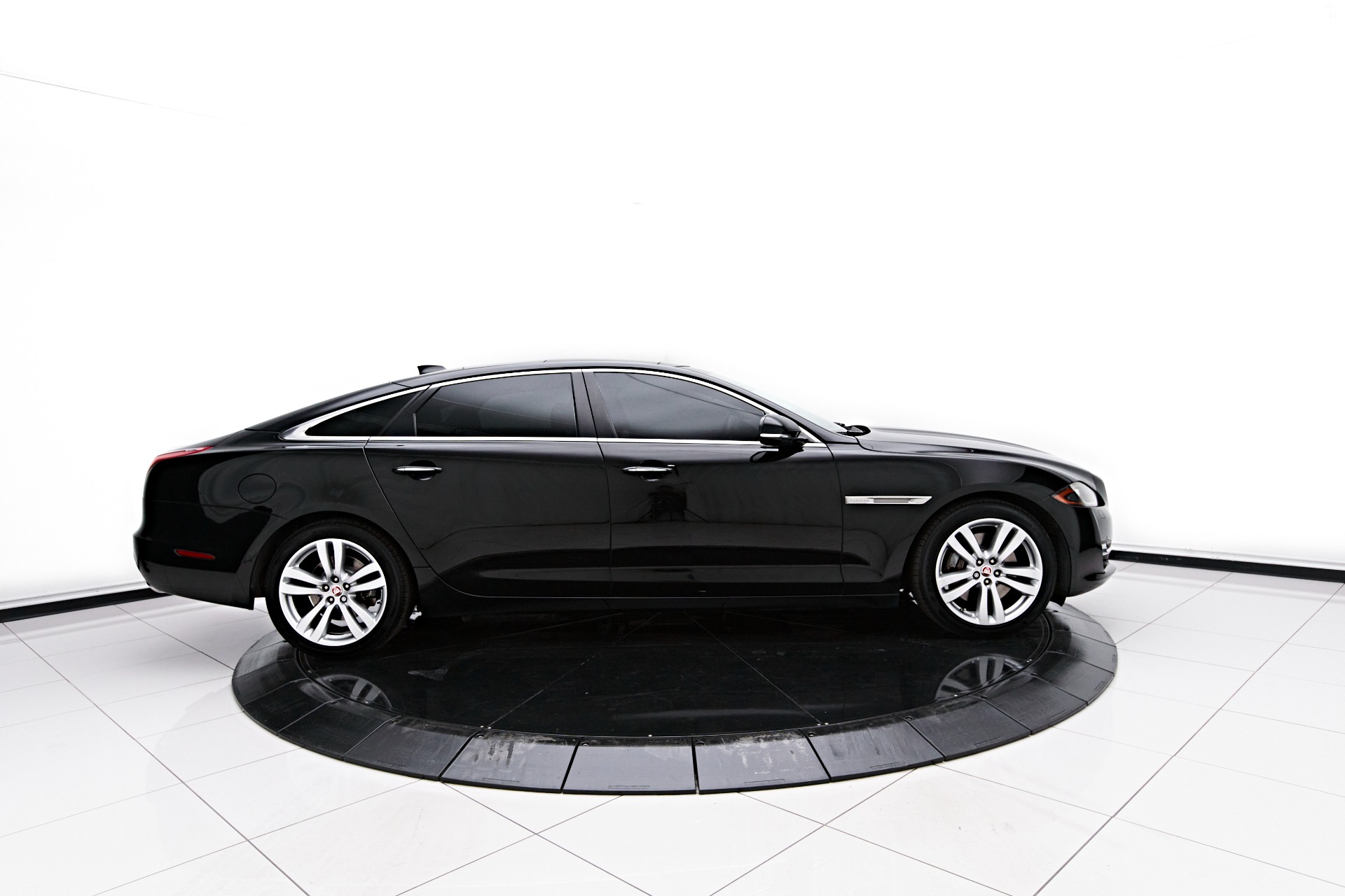 black-jaguar-car-xj