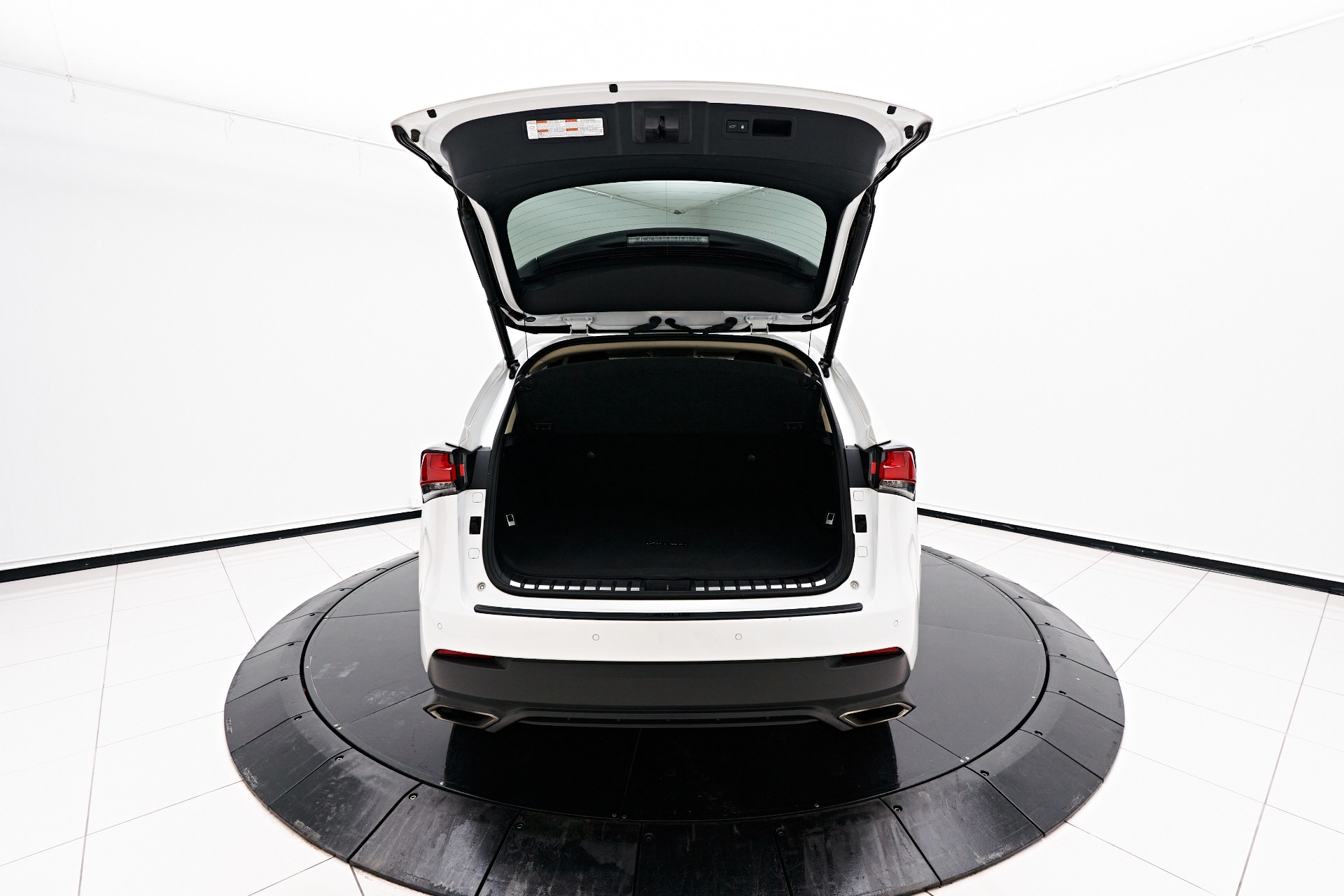 Trunk Lid Kit | LEXUS NX 300 BASE 2019 Trunk Lid Kit | LEXUS NX 300 BASE 2019