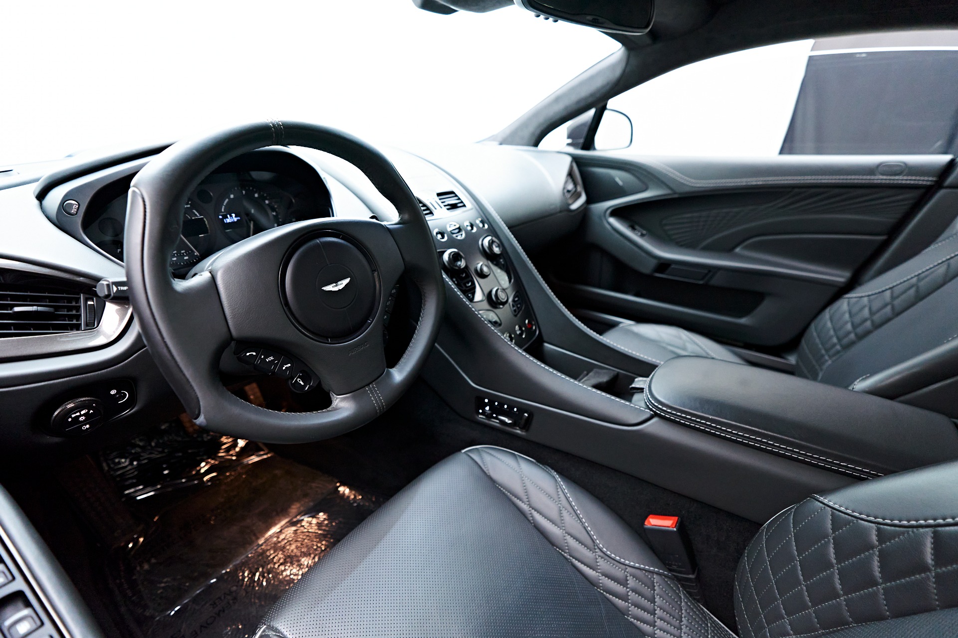 Aston Martin 2022 Vanquish Interior