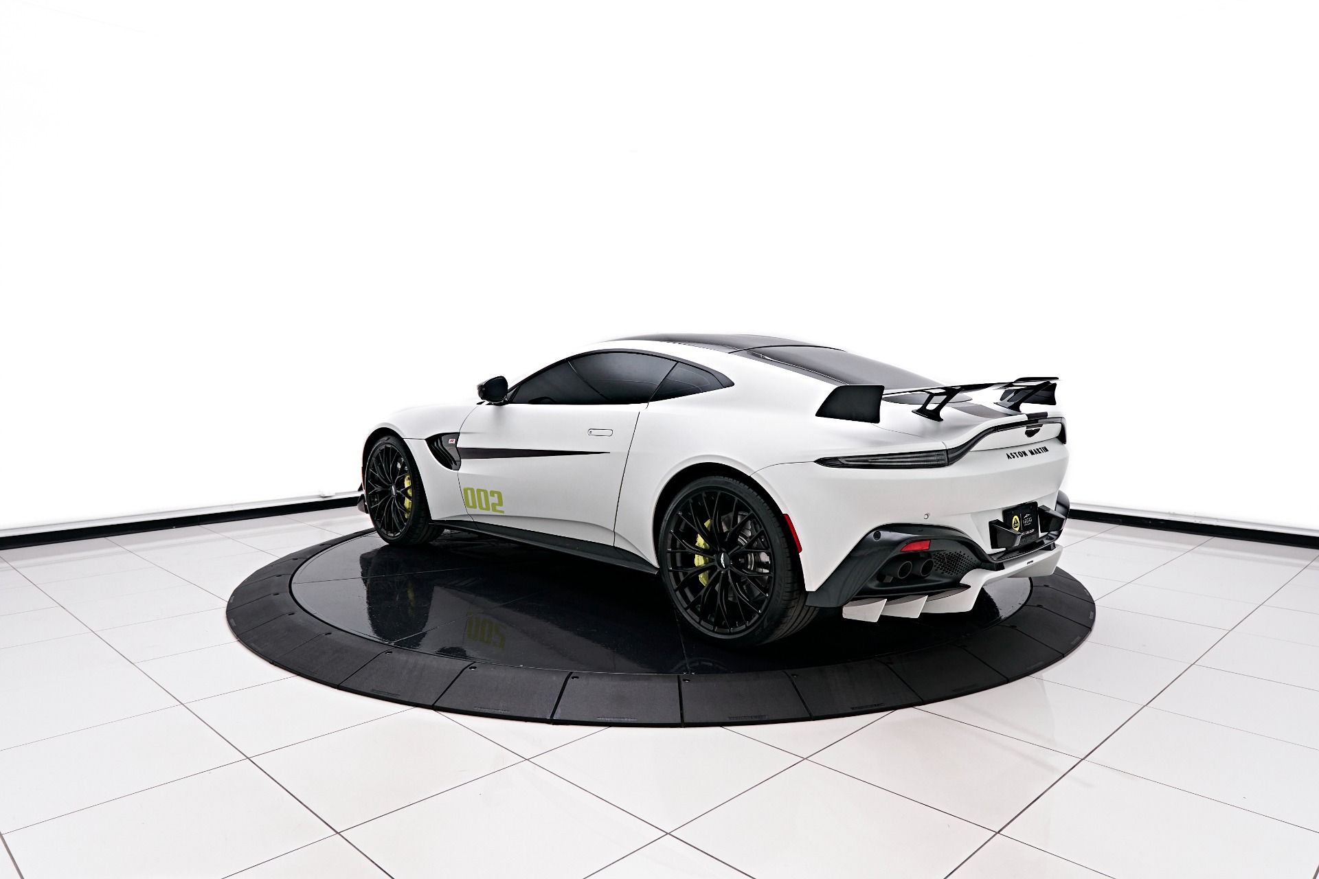 Used-2022-Aston-Martin-Vantage