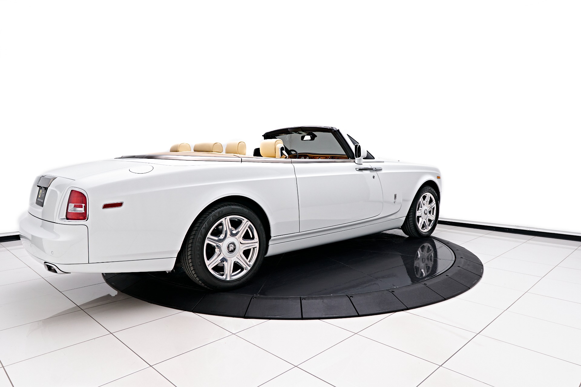 Used-2016-Rolls-Royce-Phantom-