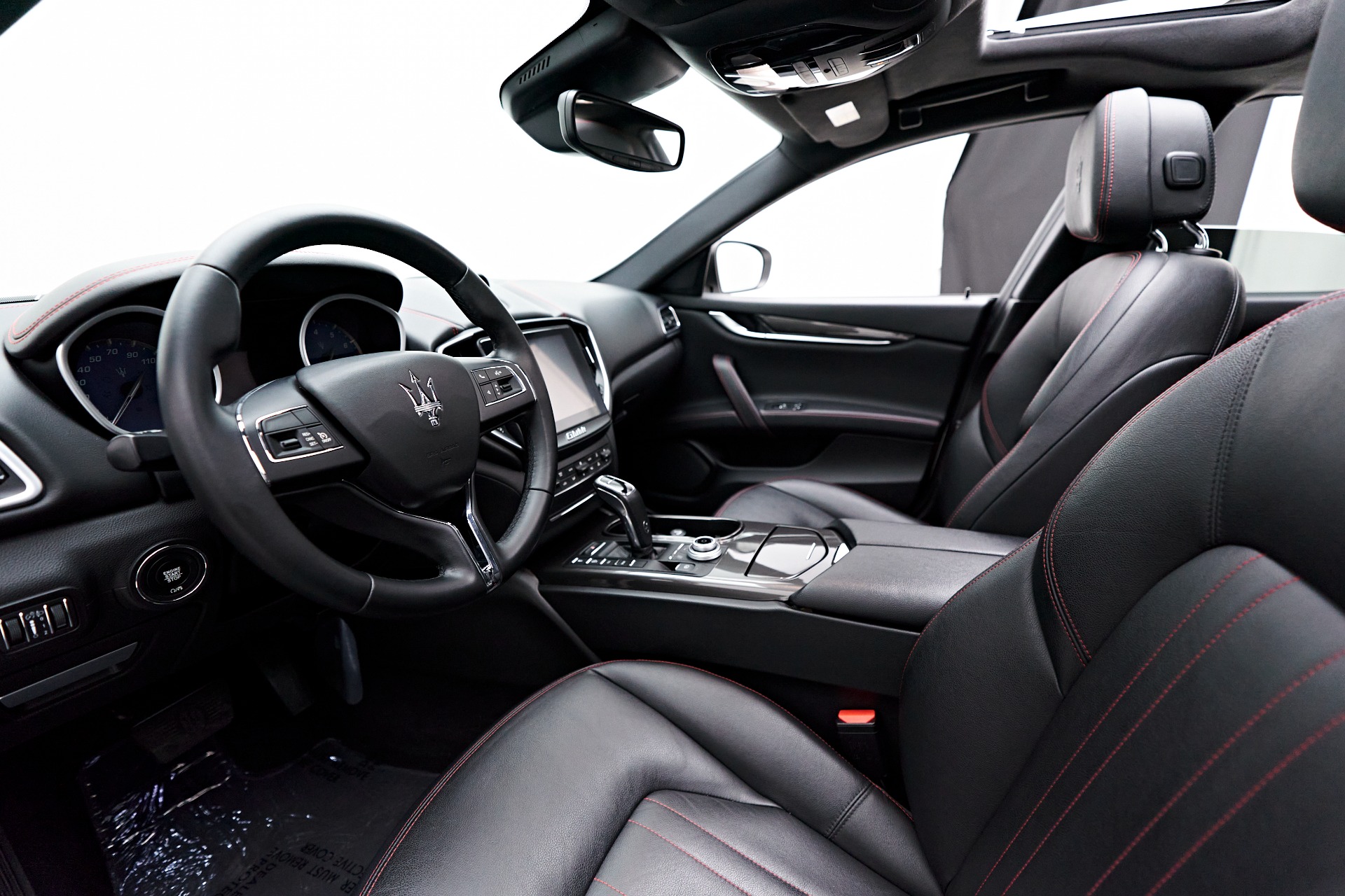 Maserati Ghibli  2019  s q4  interior  exterior  features  sports    Maserati ghibli Maserati Ghibli