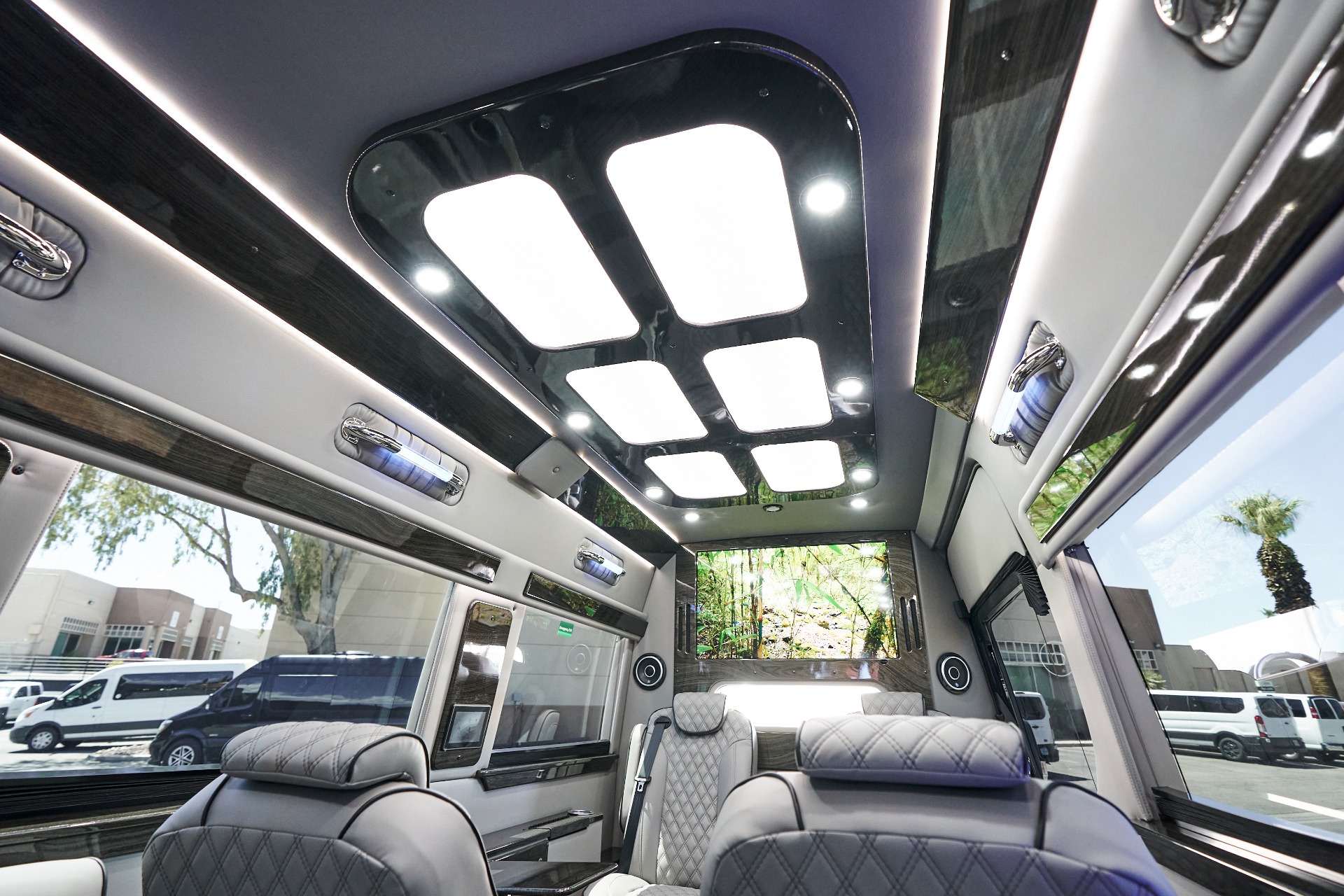 mercedes-benz-bus-2022-interior