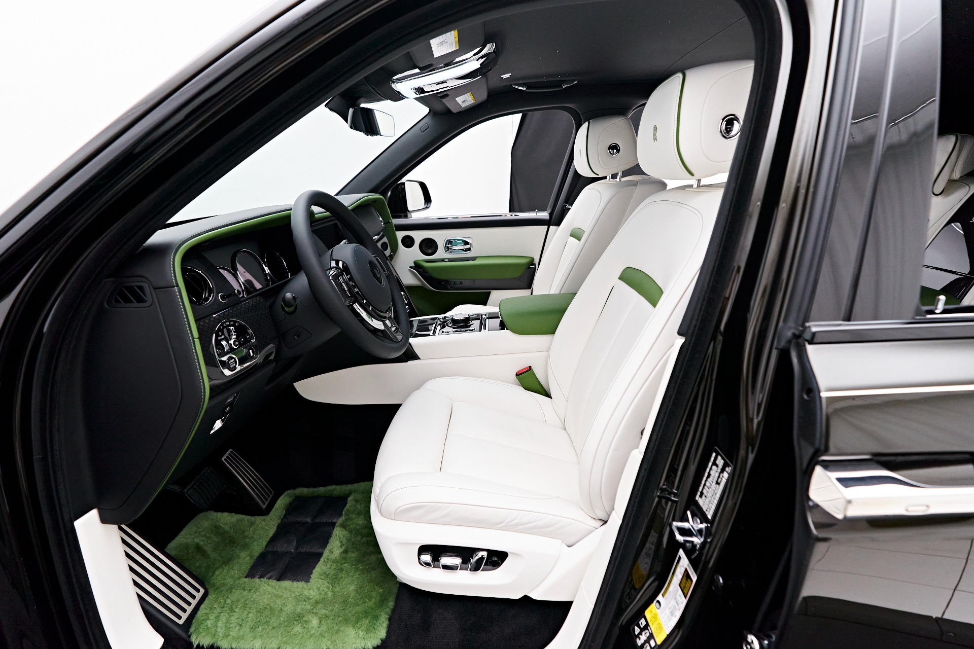 2021 Rolls Royce Cullinan - Limited Edition Luxury SUV by MANSORY 
