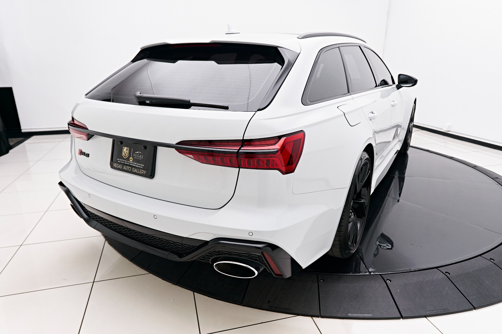 Trunk Ledge Kit | AUDI RS6 AVANT 2021 Trunk Ledge Kit | AUDI RS6 AVANT 2021