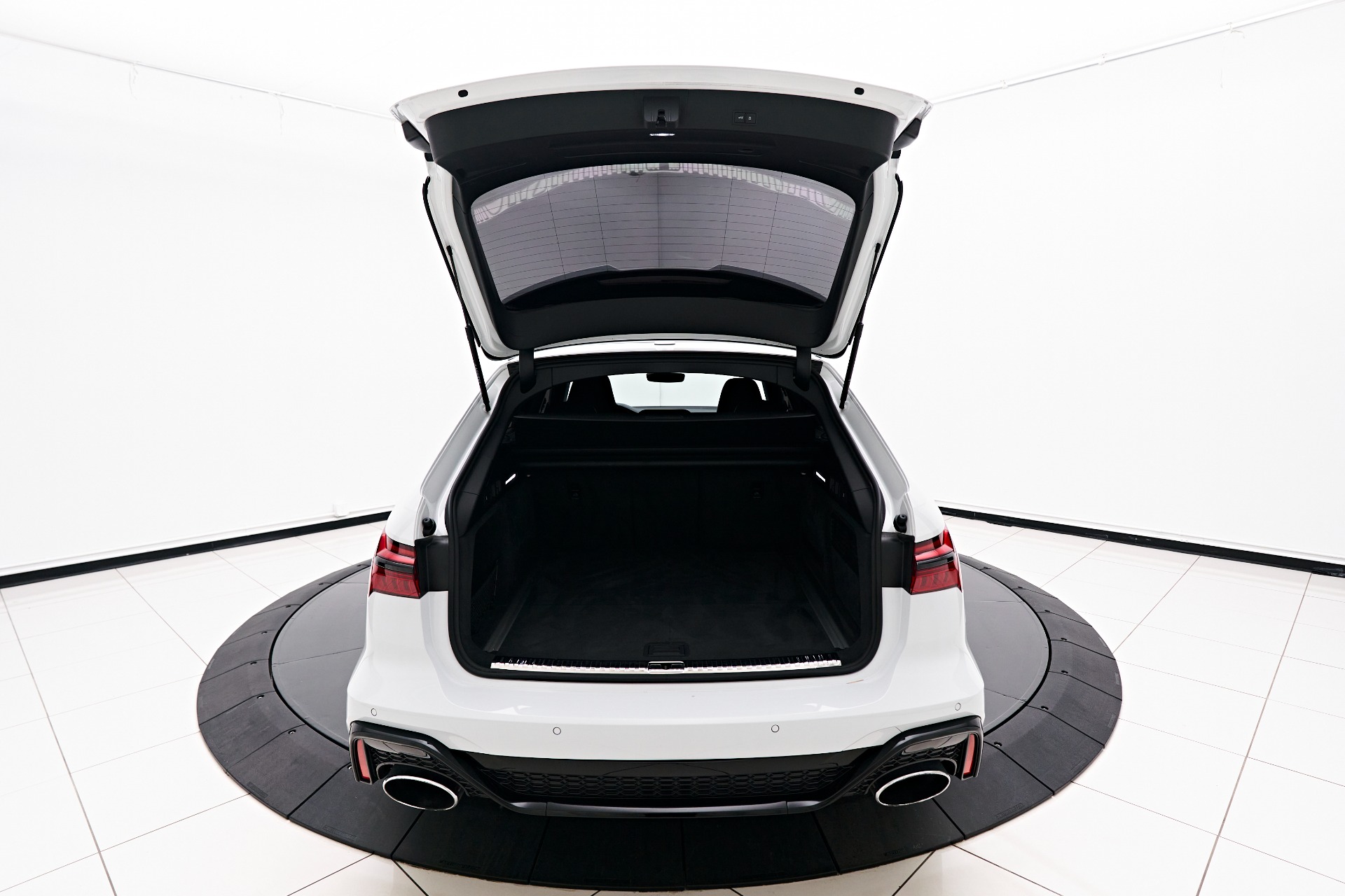 Trunk Ledge Kit | AUDI RS6 2020 Trunk Ledge Kit | AUDI RS6 2020