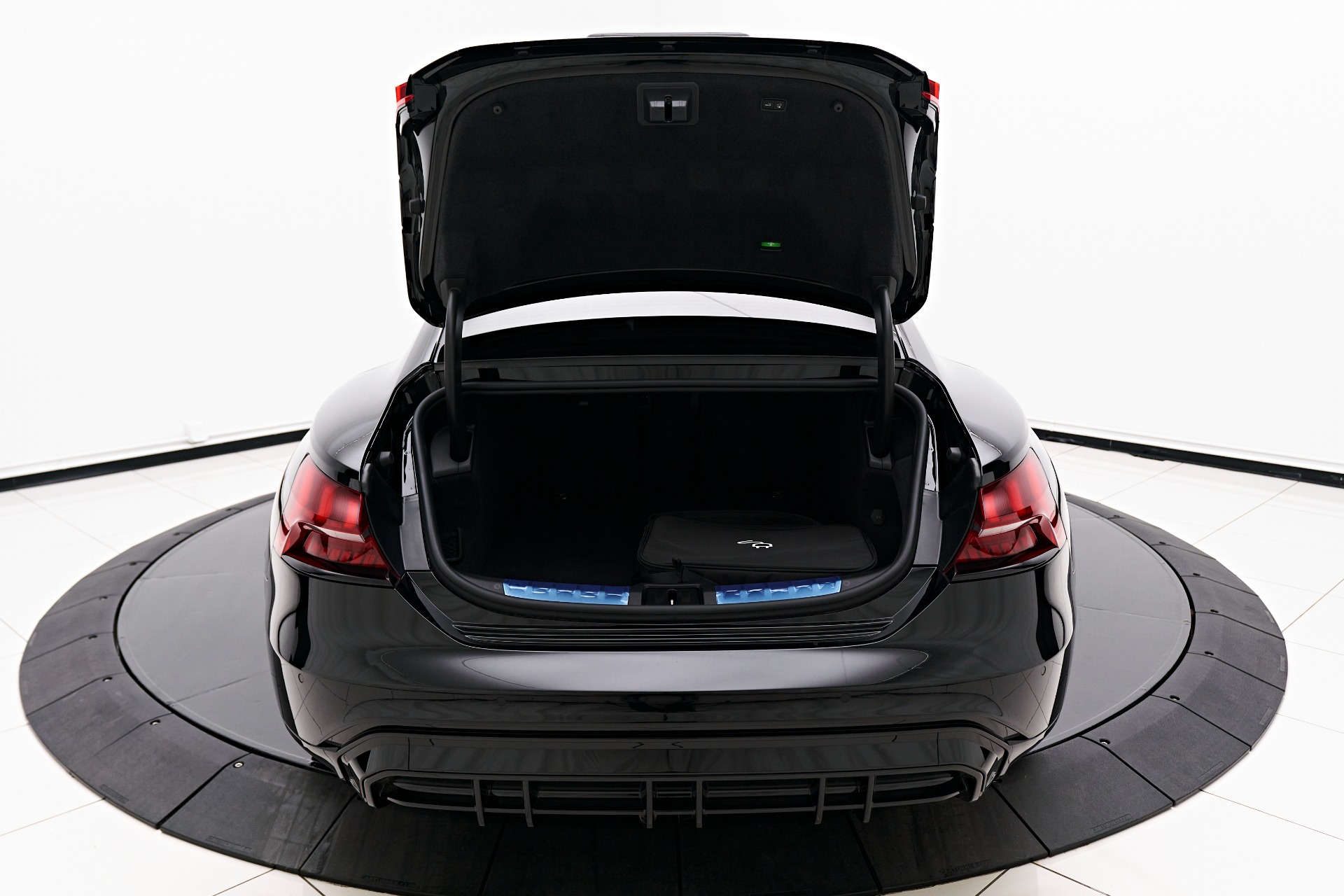 Trunk Ledge Kit | AUDI e-tron GT 2023 Trunk Ledge Kit | AUDI e-tron GT 2023