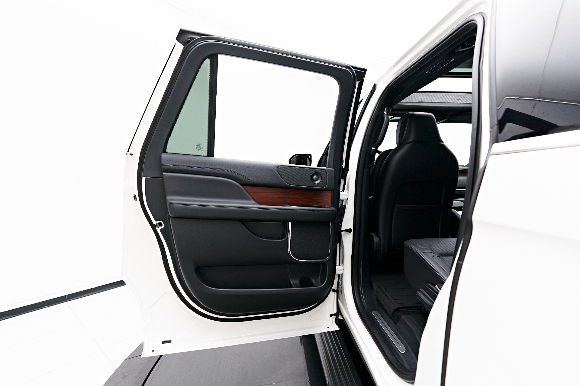 Used-2022-Lincoln-Navigator-L-