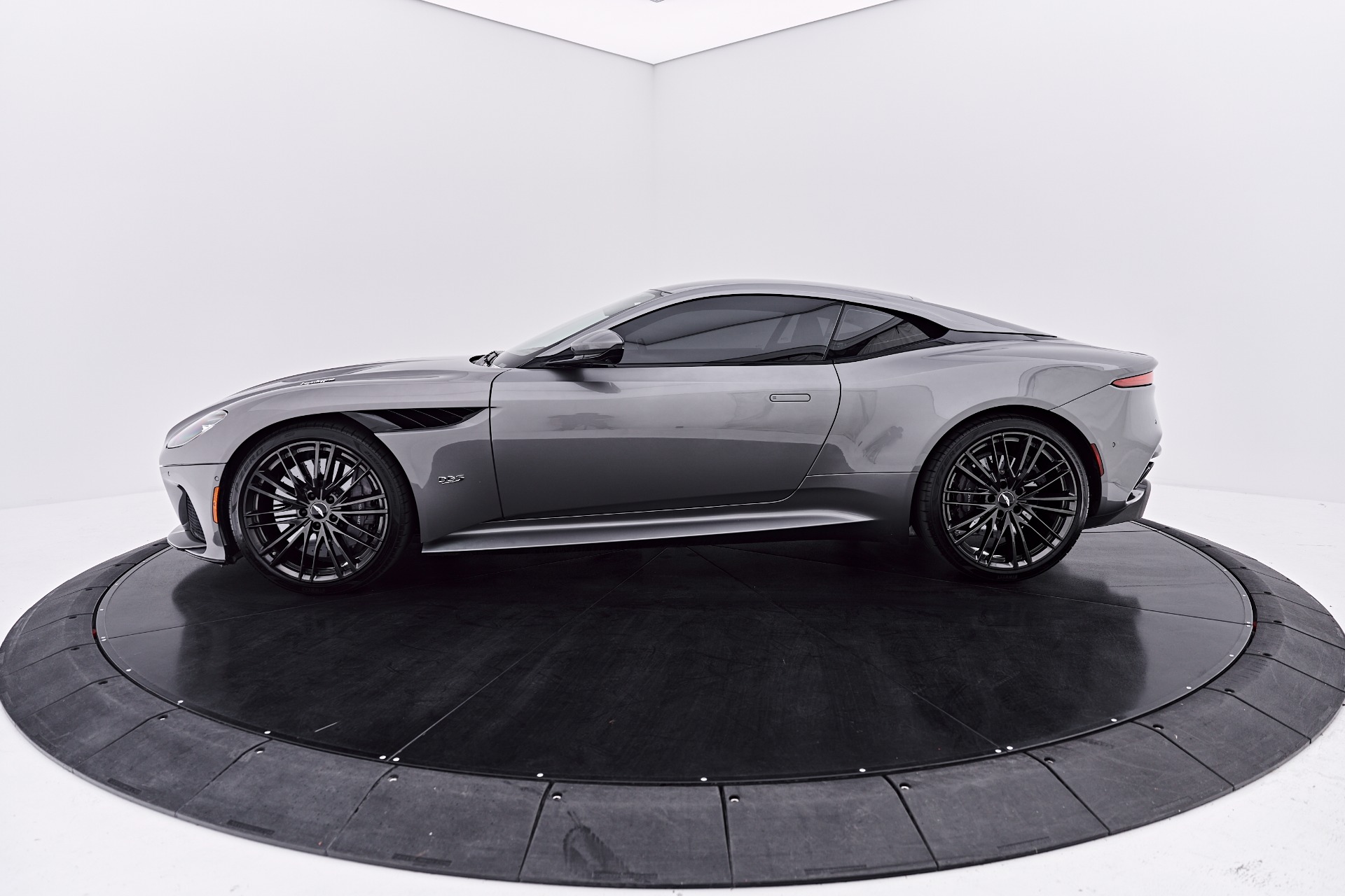 montbell メンズ　 フルスーツ ダークグレー　S USED 最終価格 Used 2021 Aston Martin DBS Superleggera For Sale ($187,800