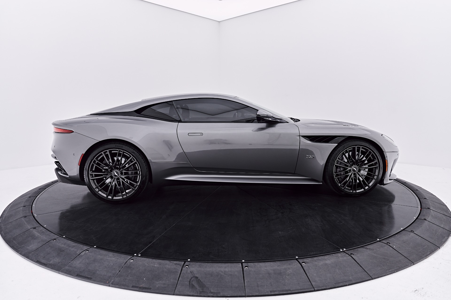 Used 2021 Aston Martin DBS Superleggera For Sale ($187,800