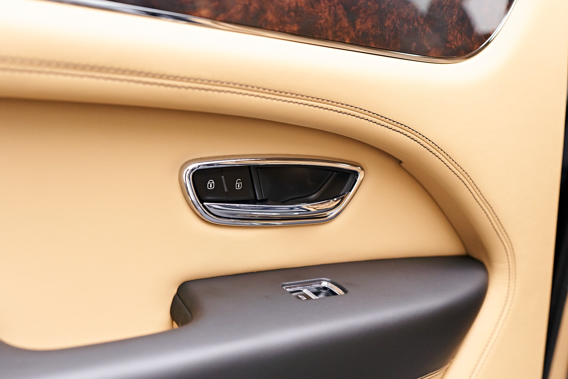 Used 2021 Bentley Bentayga V8 For Sale (Sold) | Lotus Cars Used 2021 Bentley Bentayga V8 For Sale (Sold) | Lotus Cars