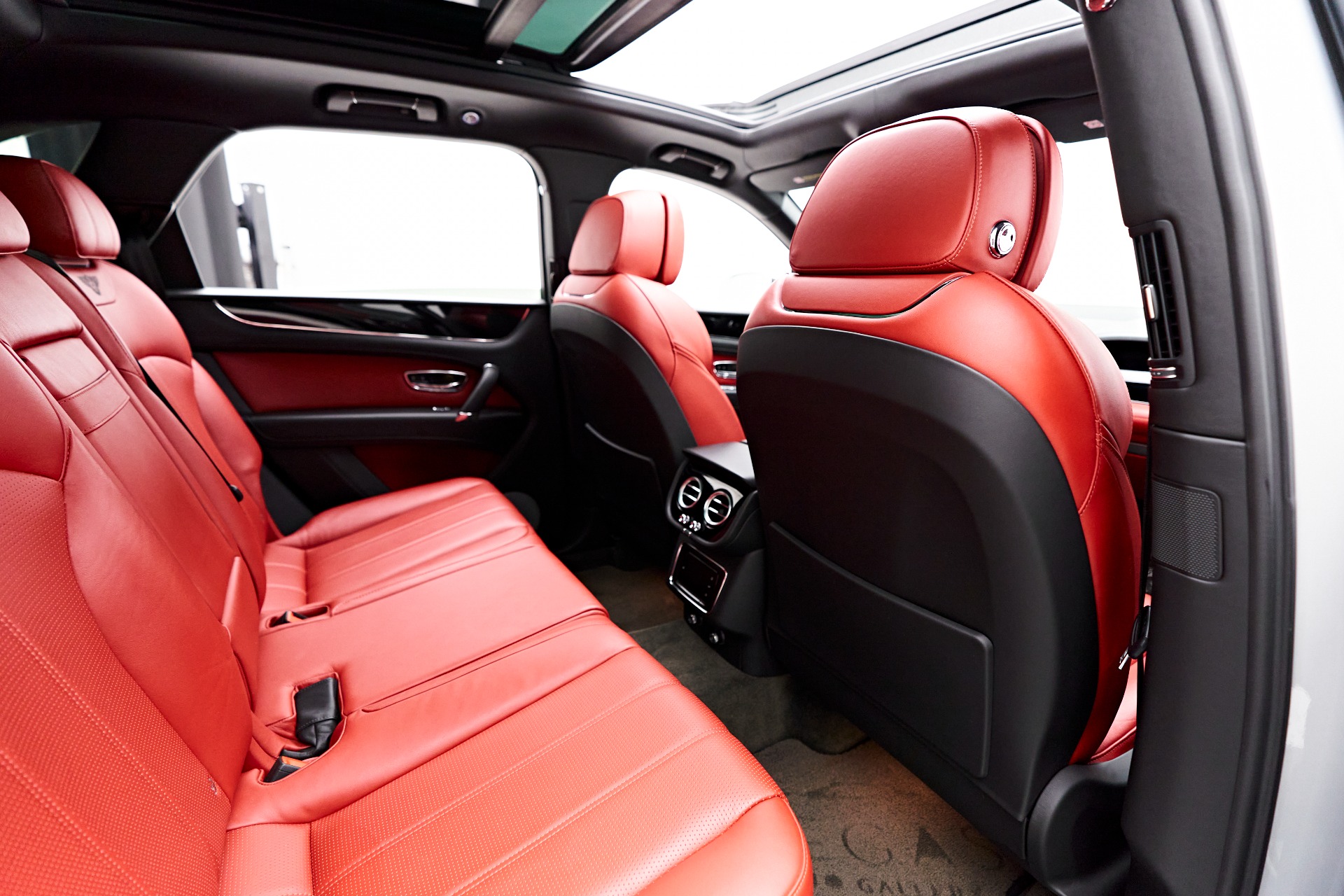 Used 2019 Bentley Bentayga V8 For Sale (Sold) | Lotus Cars Used 2019 Bentley Bentayga V8 For Sale (Sold) | Lotus Cars
