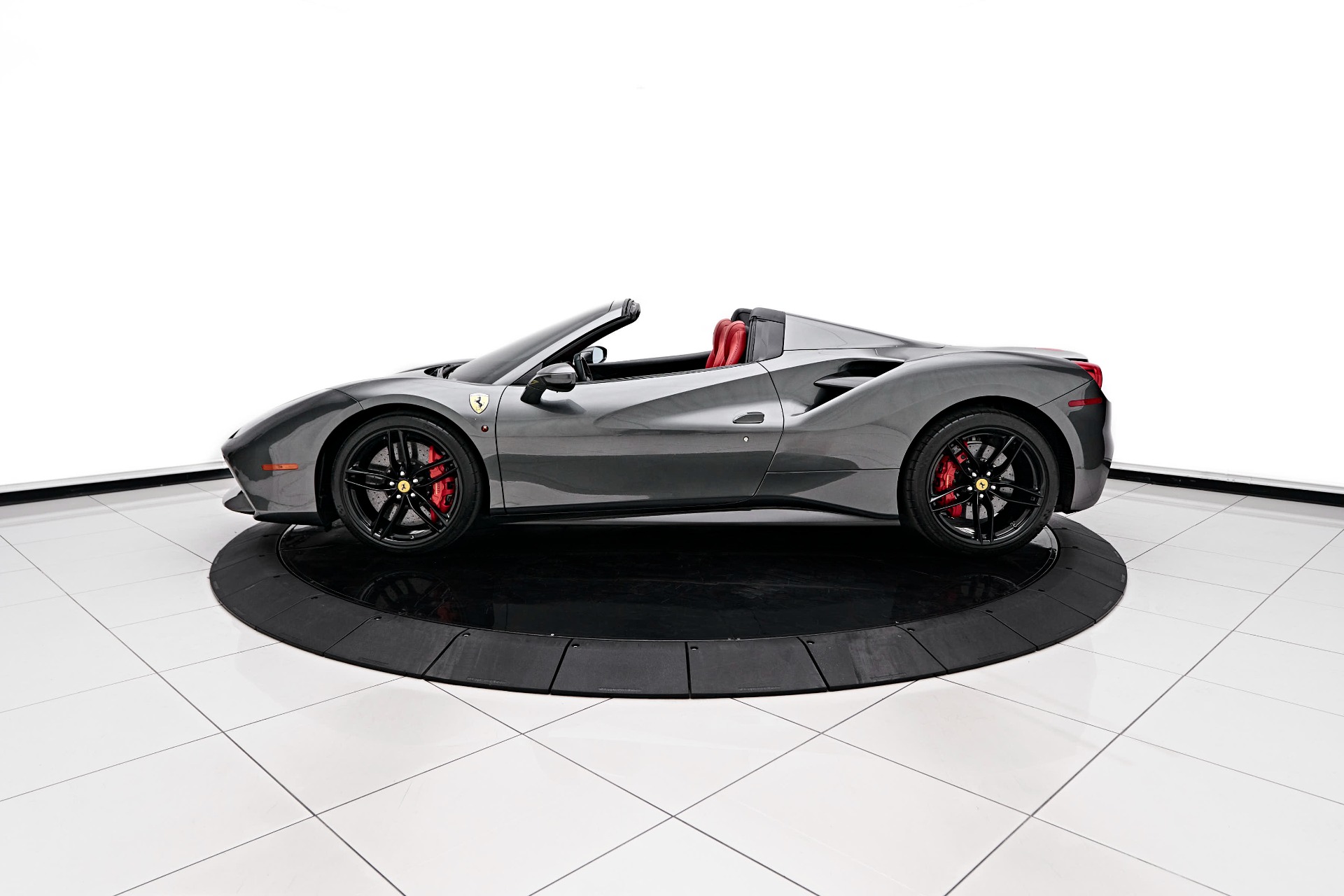 影ページ You've all seen the infamous Ferrari Enzo ZXX. Now it's time