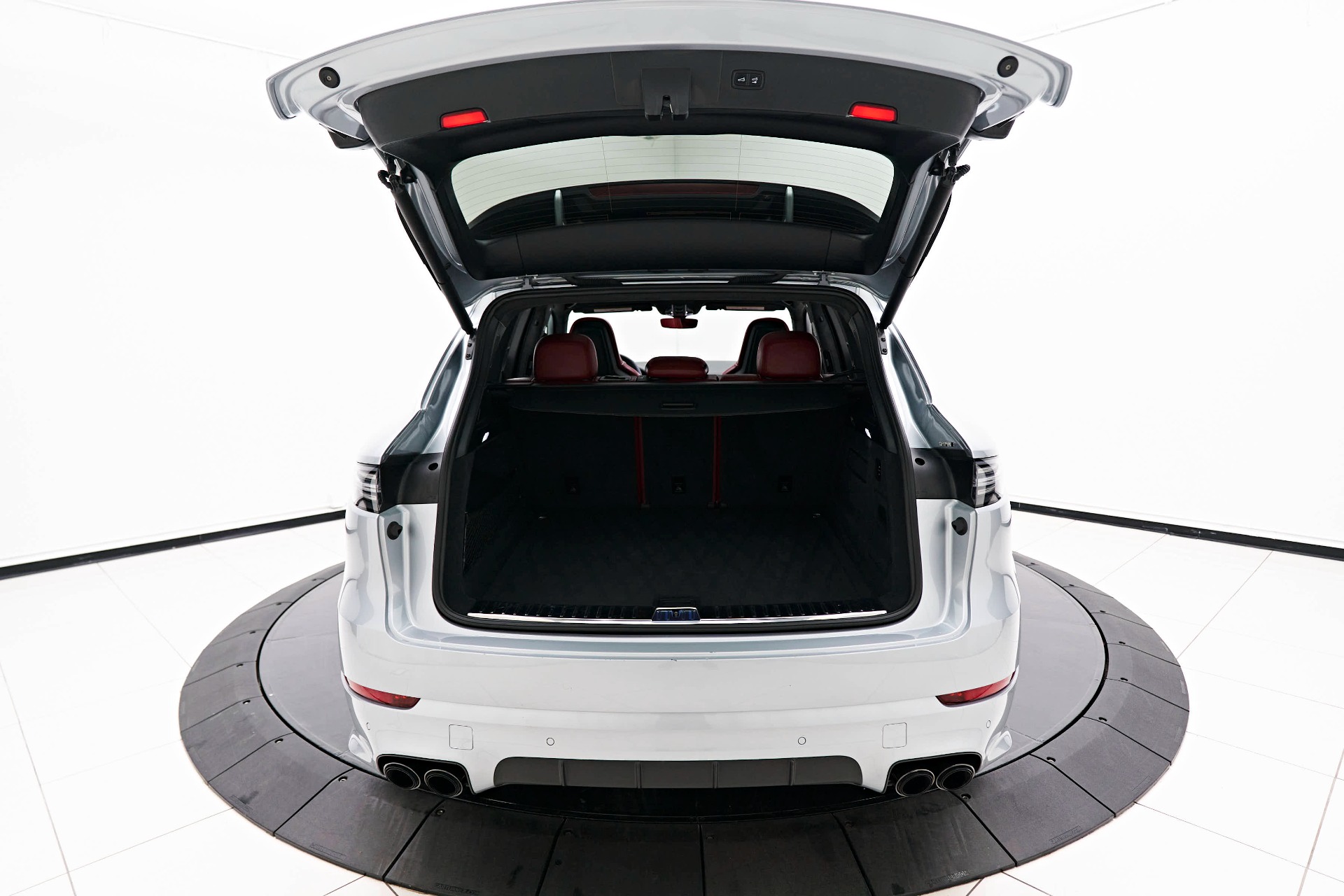 Trunk Ledge Kit | PORSCHE CAYENNE COUPE GTS 2021 Trunk Ledge Kit | PORSCHE CAYENNE COUPE GTS 2021