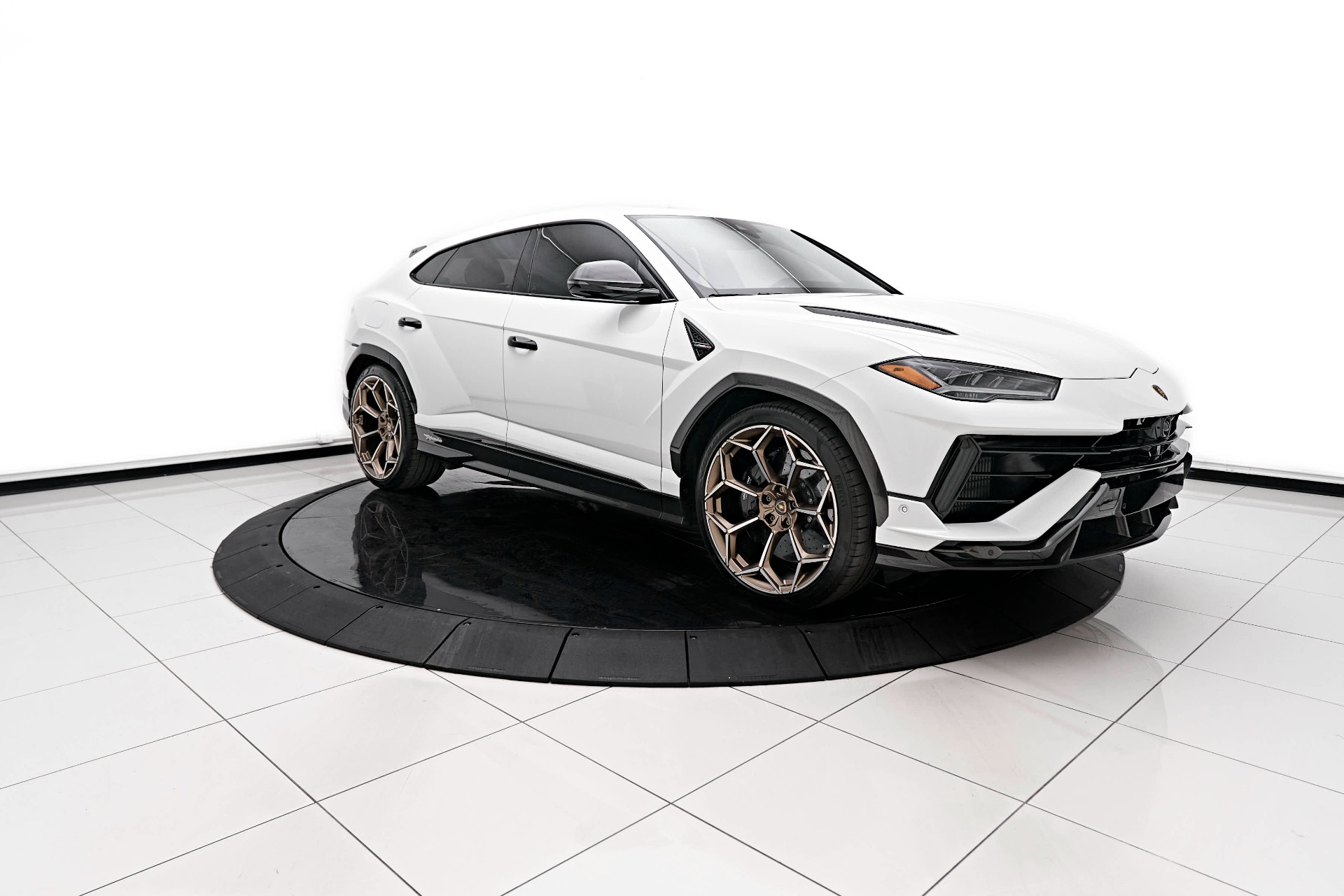 Used-2023-Lamborghini-Urus- 