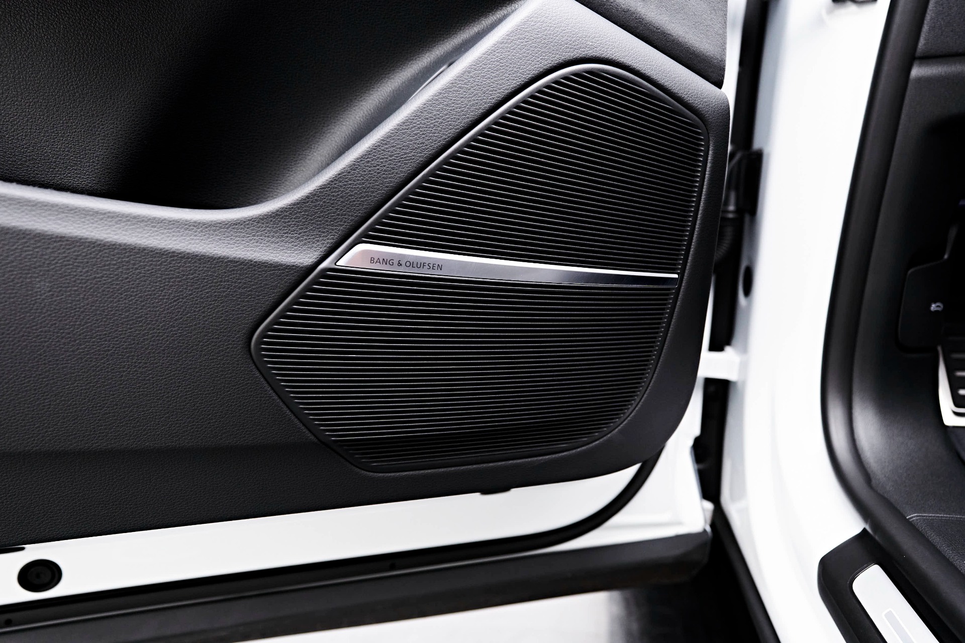 Door and Left Side Rear Fender Kit | AUDI A4 2023