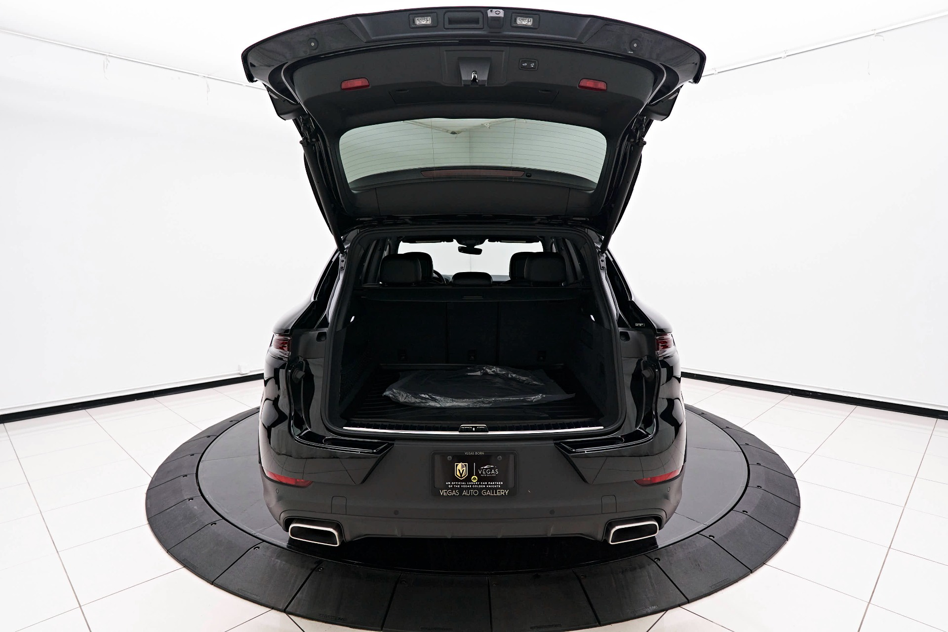 Trunk Ledge Kit | PORSCHE CAYENNE BASE 2019 Trunk Ledge Kit | PORSCHE CAYENNE BASE 2019