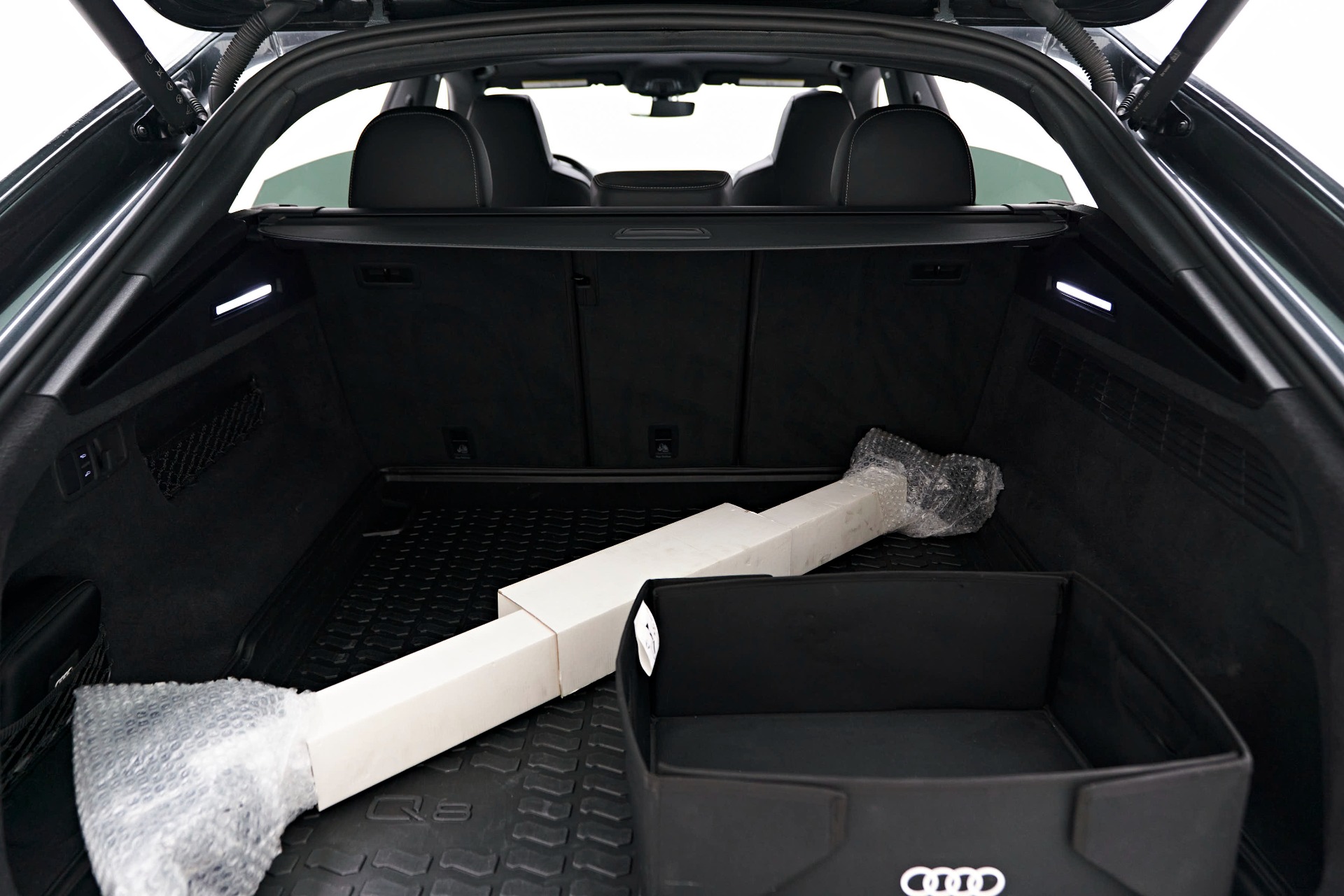 Trunk Ledge Kit |AUDI SQ8 2021 Trunk Ledge Kit |AUDI SQ8 2021
