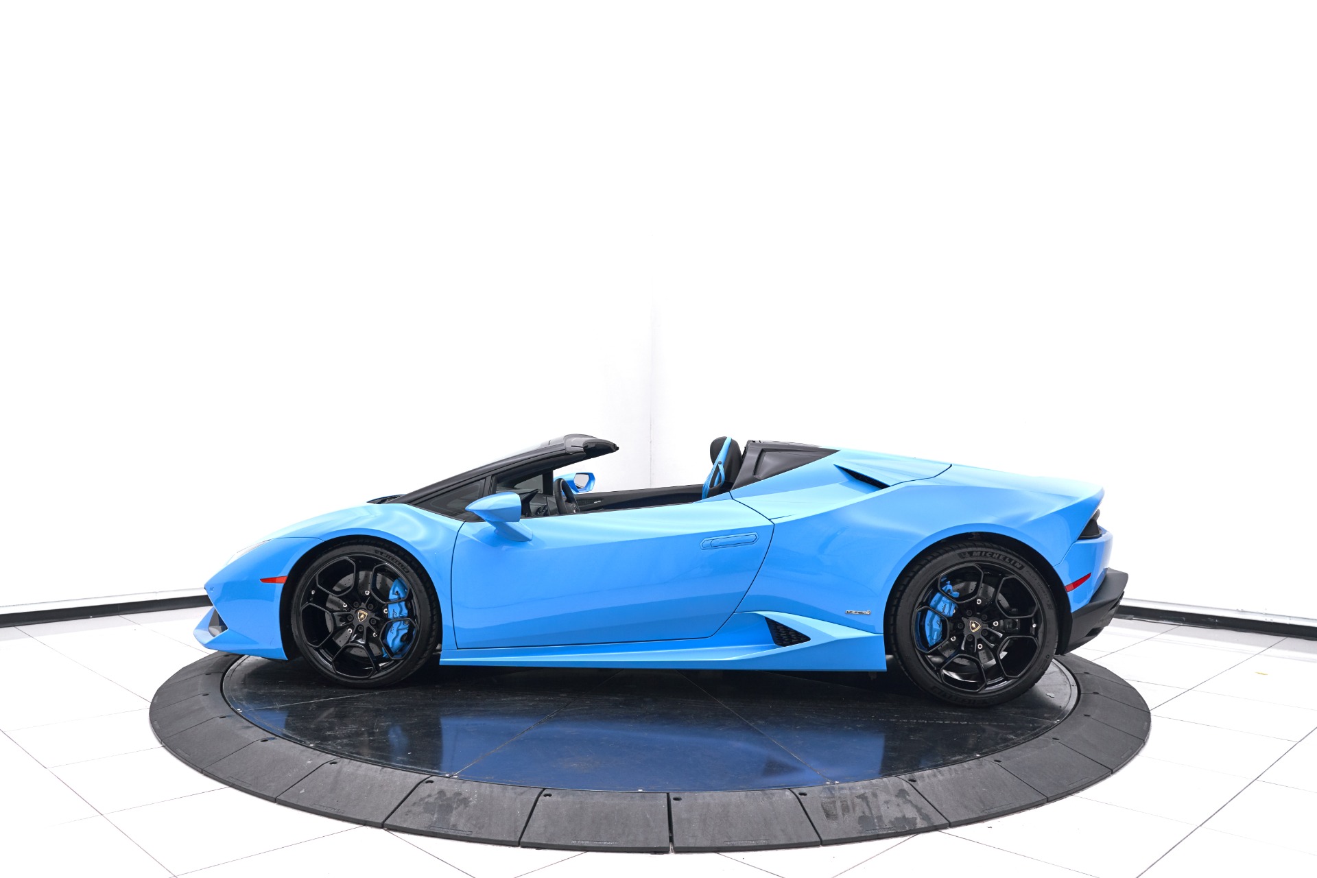 Lamborghini Huracan Blue Convertible lamborghini-huracan-blue-convertible