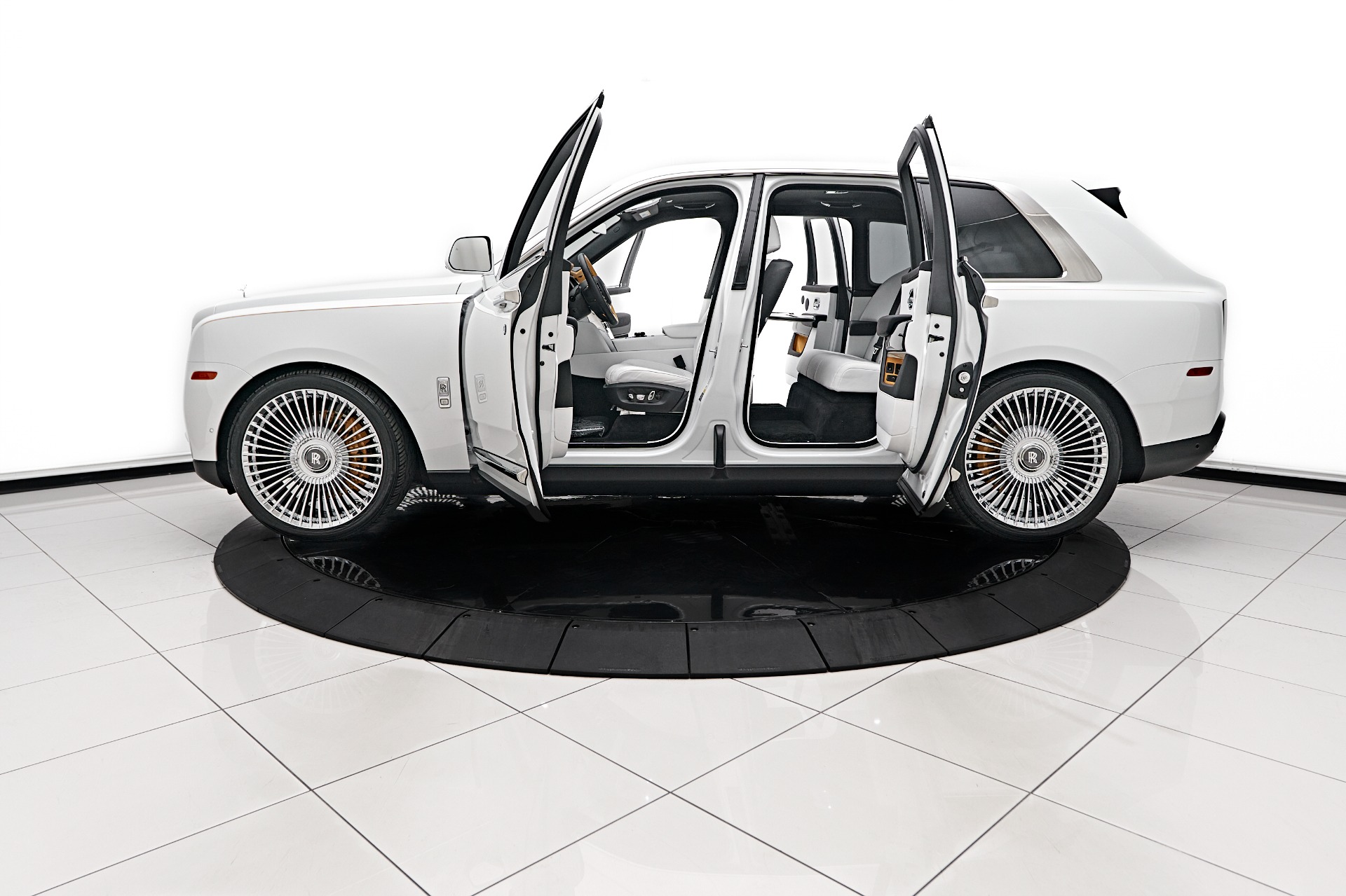 Used-2023-Rolls-Royce-Cullinan