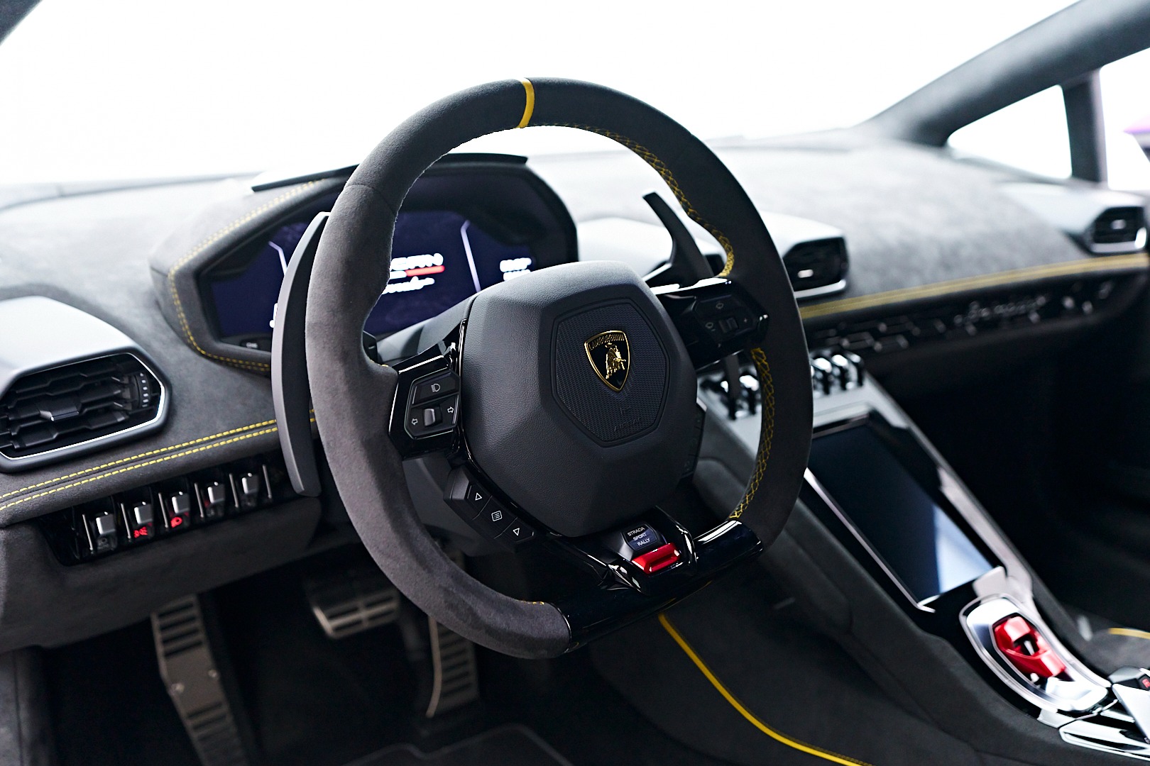 トロトロちゃん Used 2024 Lamborghini Huracan Sterrato Base For Sale (Sold