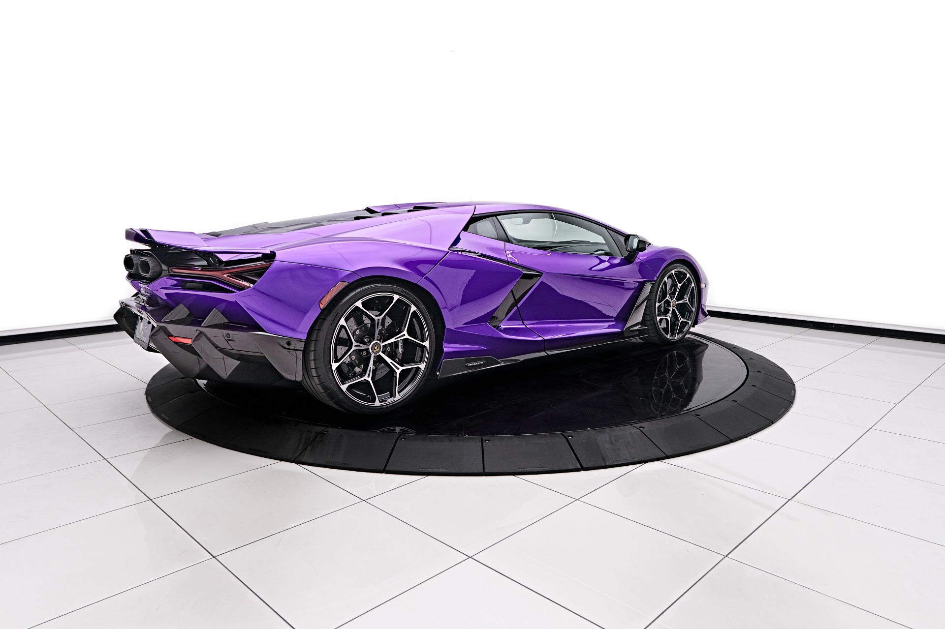 メェ♡美品Torino Lamborghini アルファーワン　ランボルギ Used-2024-Lamborghini-Revuelto