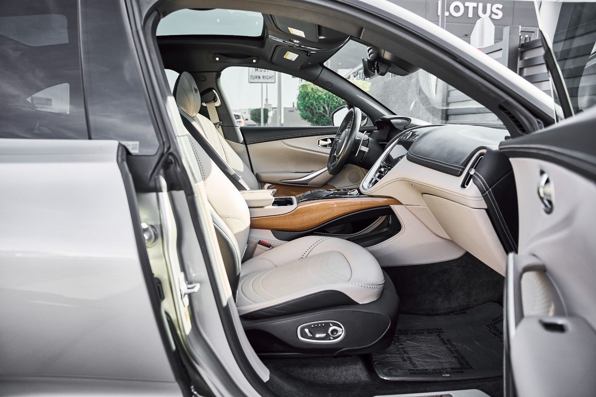 Aston Martin Dbx Interior White