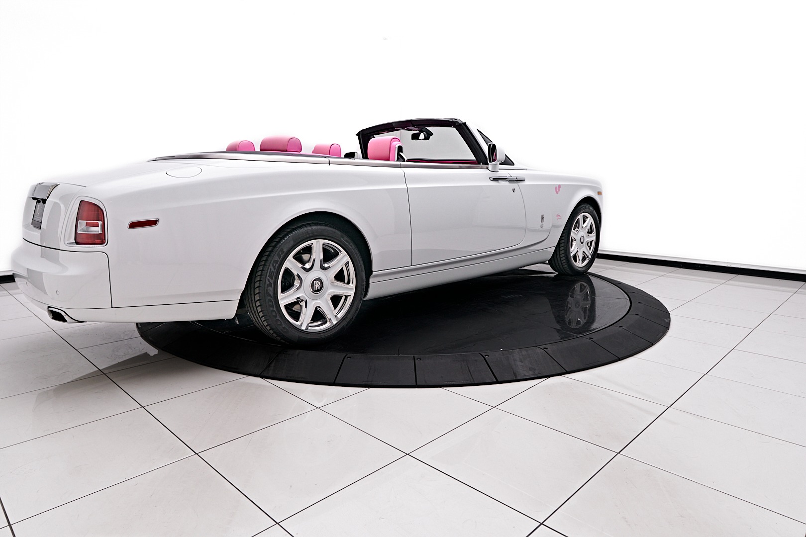 洋書 Rolls-Royce The Derby Phantoms Rolls Royce the Derby Phantoms: L. DALTON: 9781869912017