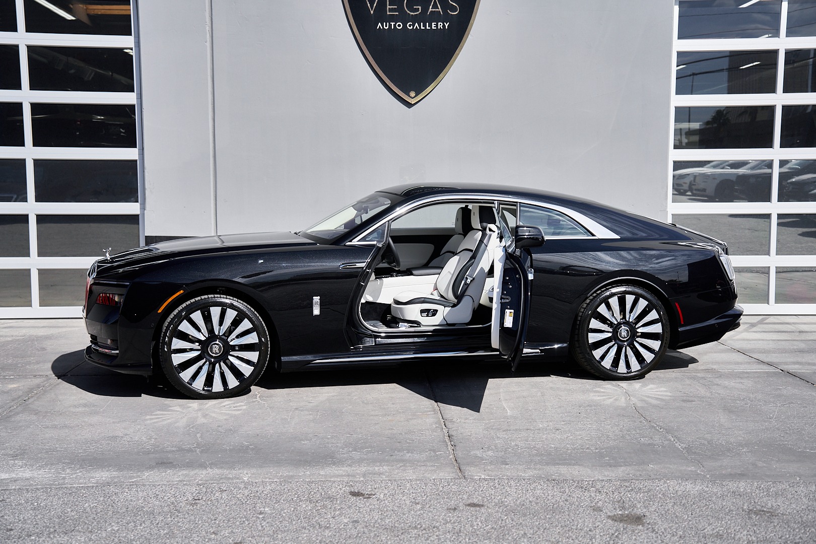 【新発売】 Rolls-Royce 2024 Used Spectre Cars Lotus | (Sold) Sale For シューズ・靴