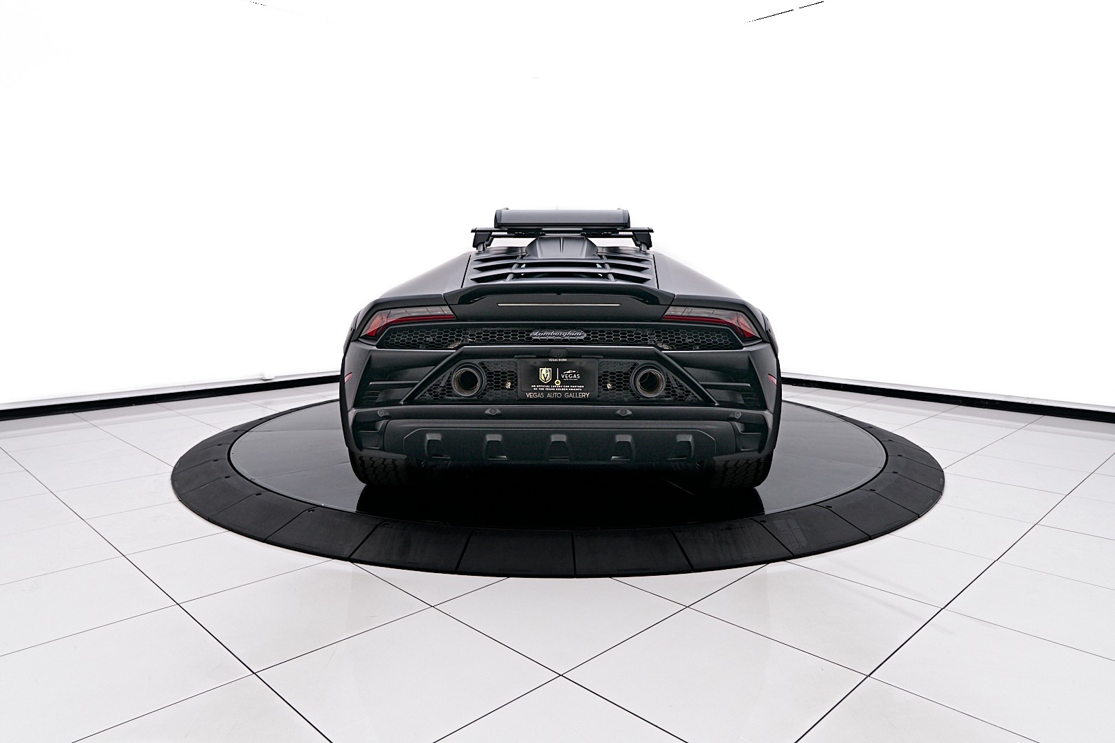 ランボルギーニ　レヴェルト2024年カレンダー LAMBORGHINI REVUELTO • 2024 calendar :: Behance