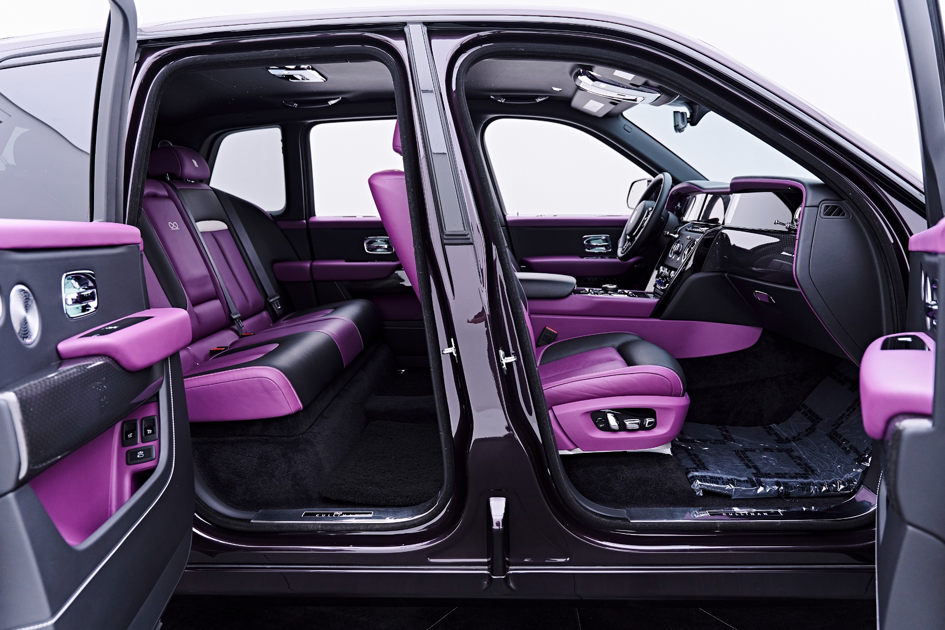 2025 Rolls-Royce Cullinan Black Badge - Photo 35