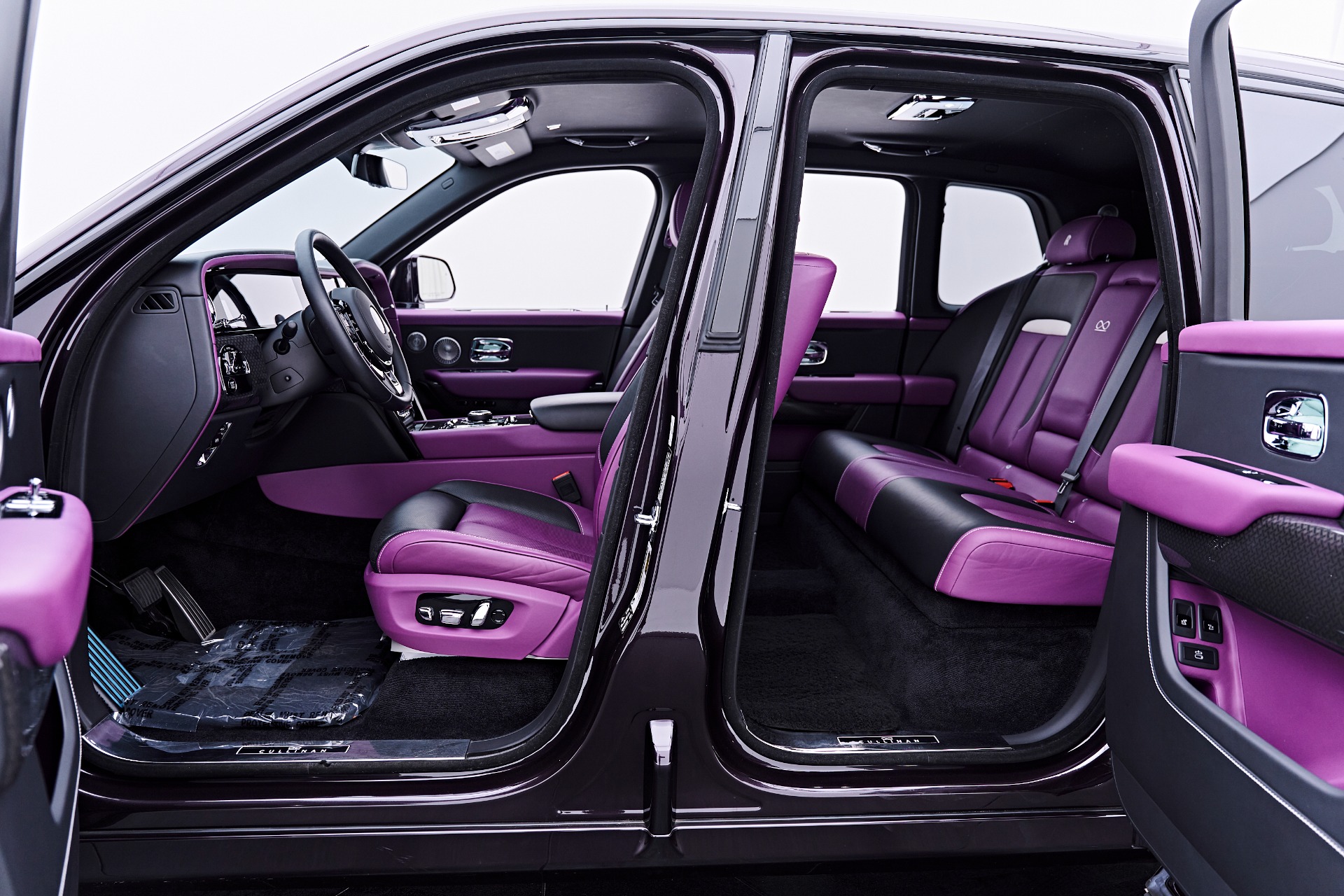 2025 Rolls-Royce Cullinan Black Badge - Photo 40