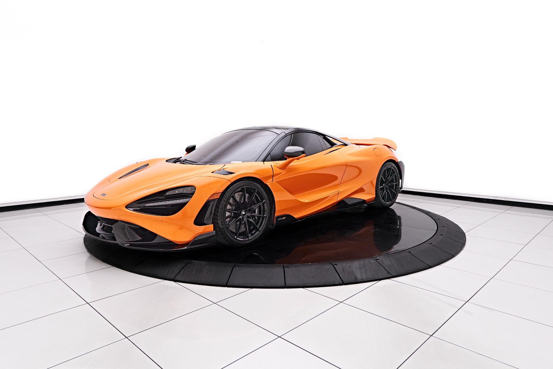 Used-2022-McLaren-765LT-Base-