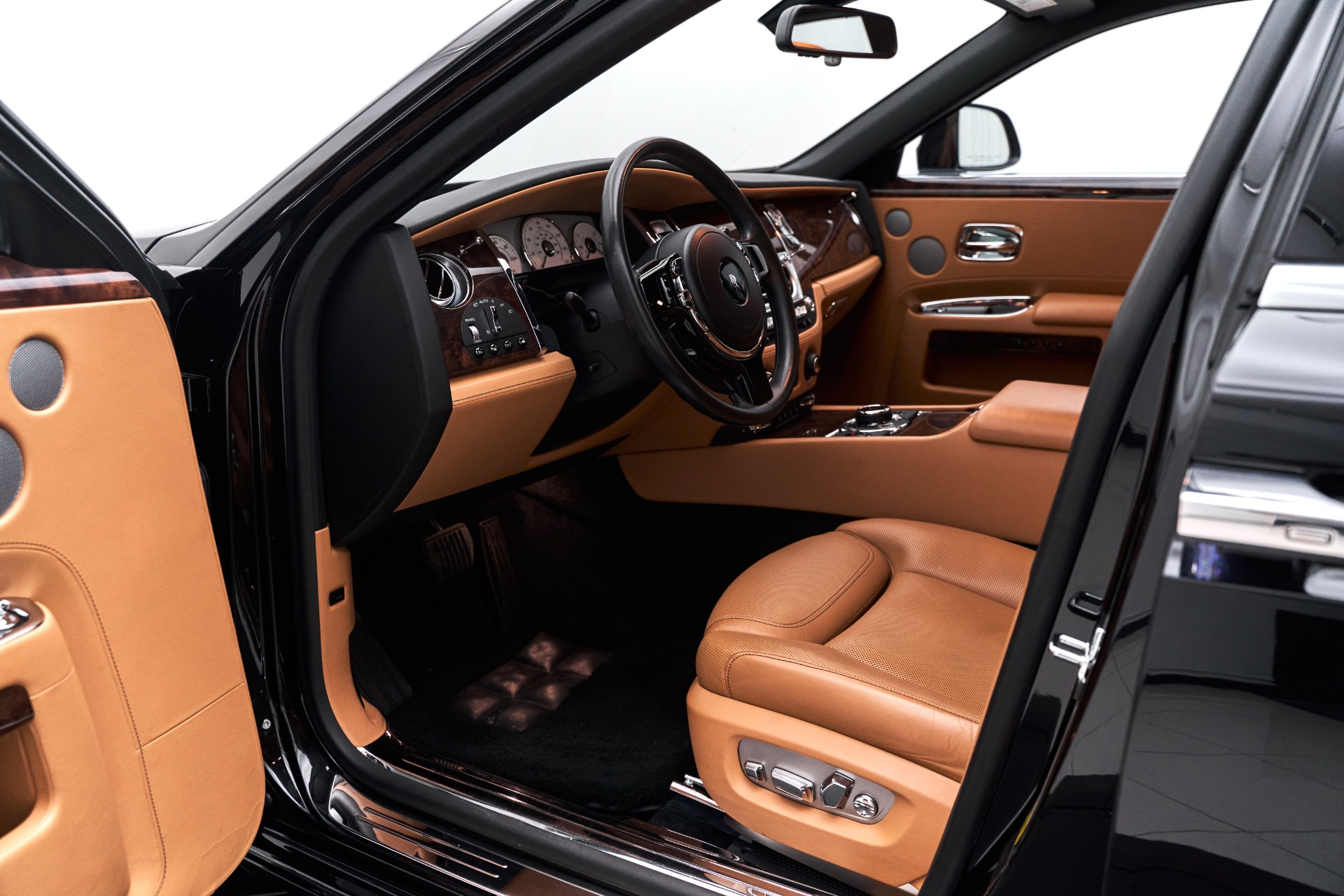 Giá Rolls royce VN tháng 82017 Rẻ nhất 35 tỷ đắt nhất 83 tỷ đồng   Baoxehoi