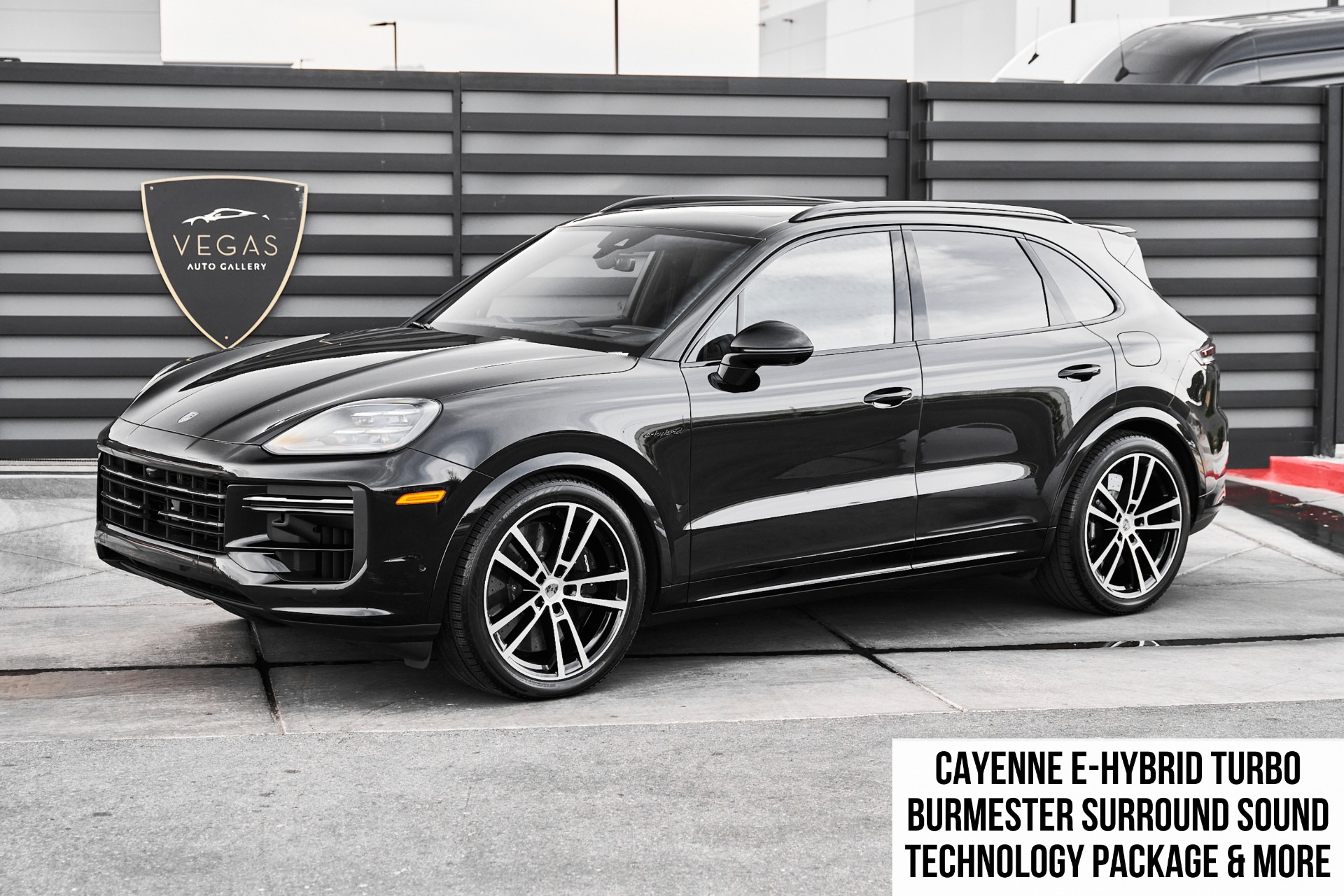 2026 Porsche Cayenne Turbo E-Hybrid's photo
