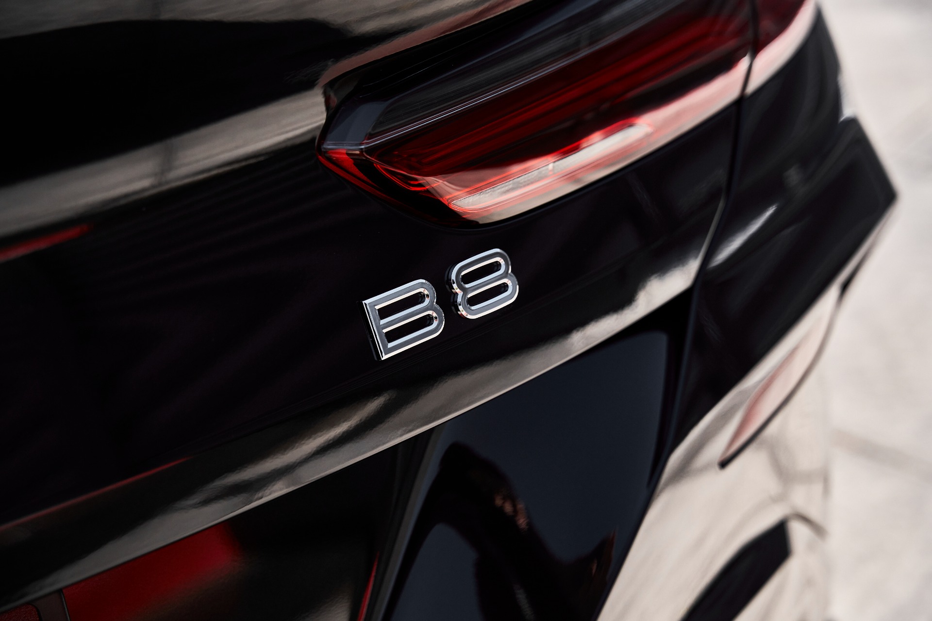 2025 BMW 8 Series Alpina B8 - Photo 13