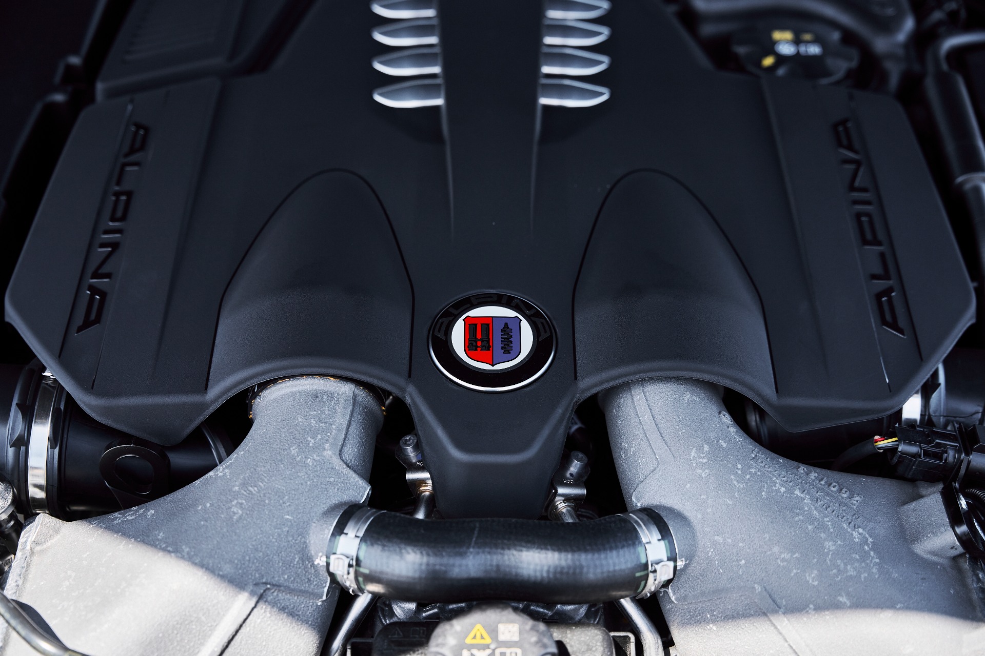 2025 BMW 8 Series Alpina B8 - Photo 20