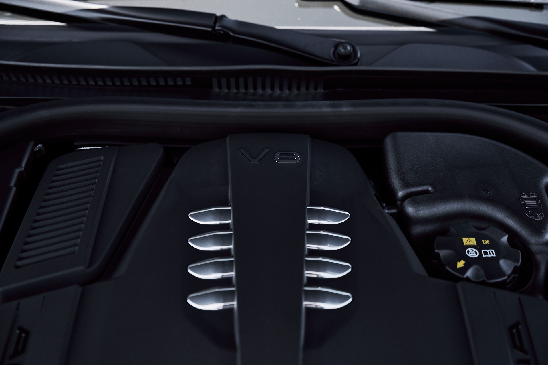 2025 BMW 8 Series Alpina B8 - Photo 21