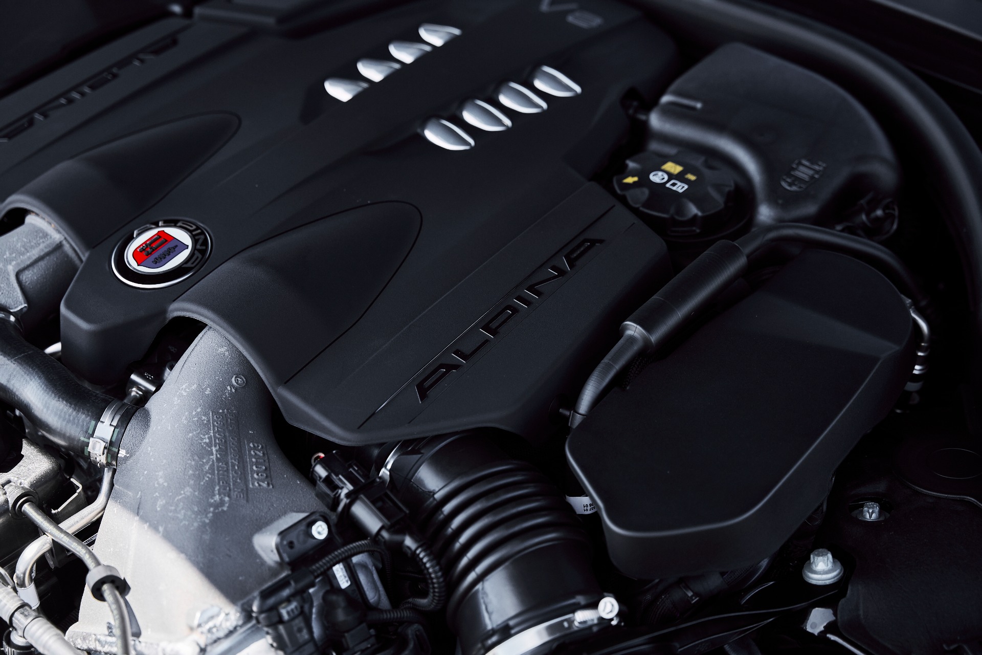 2025 BMW 8 Series Alpina B8 - Photo 22