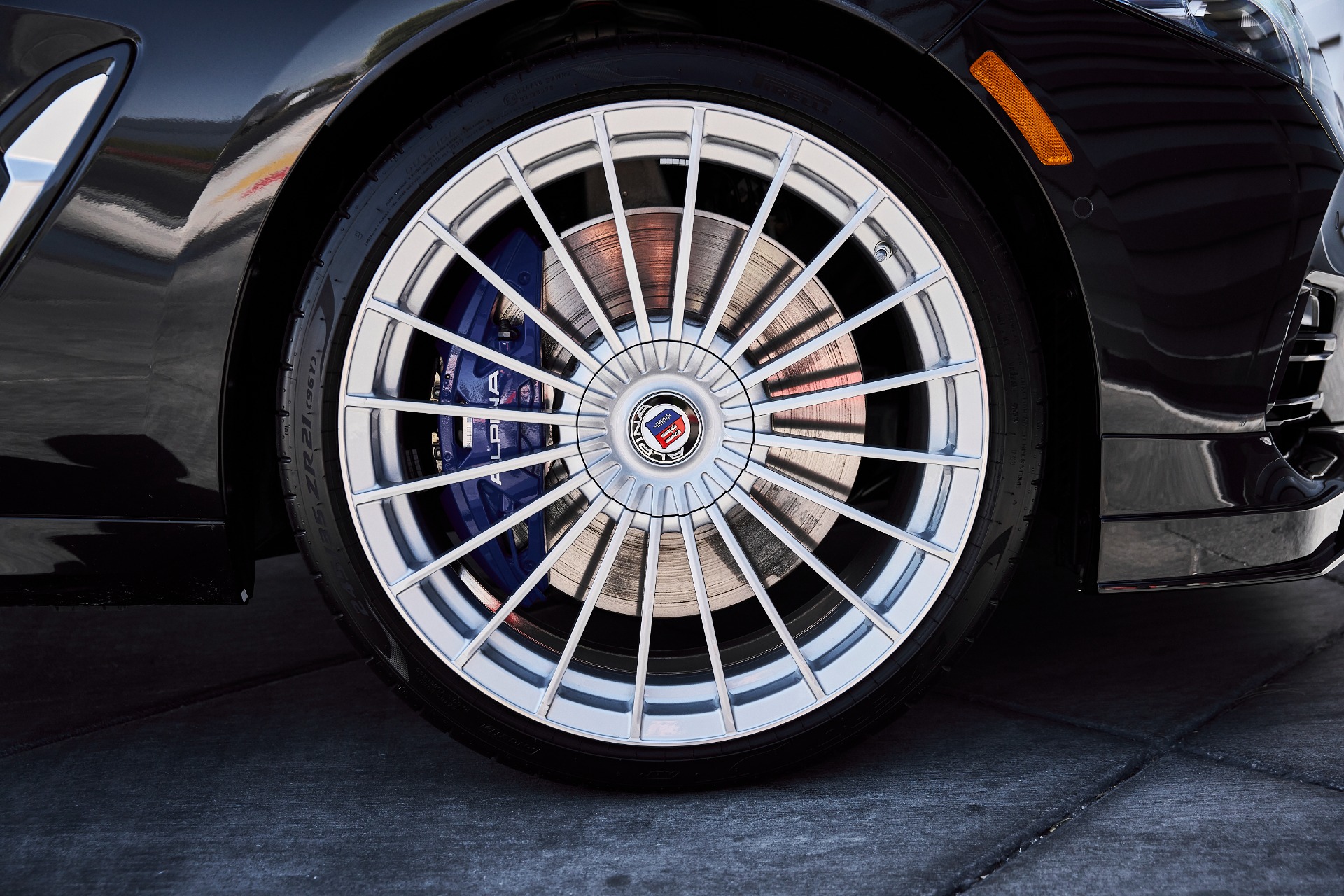 2025 BMW 8 Series Alpina B8 - Photo 28