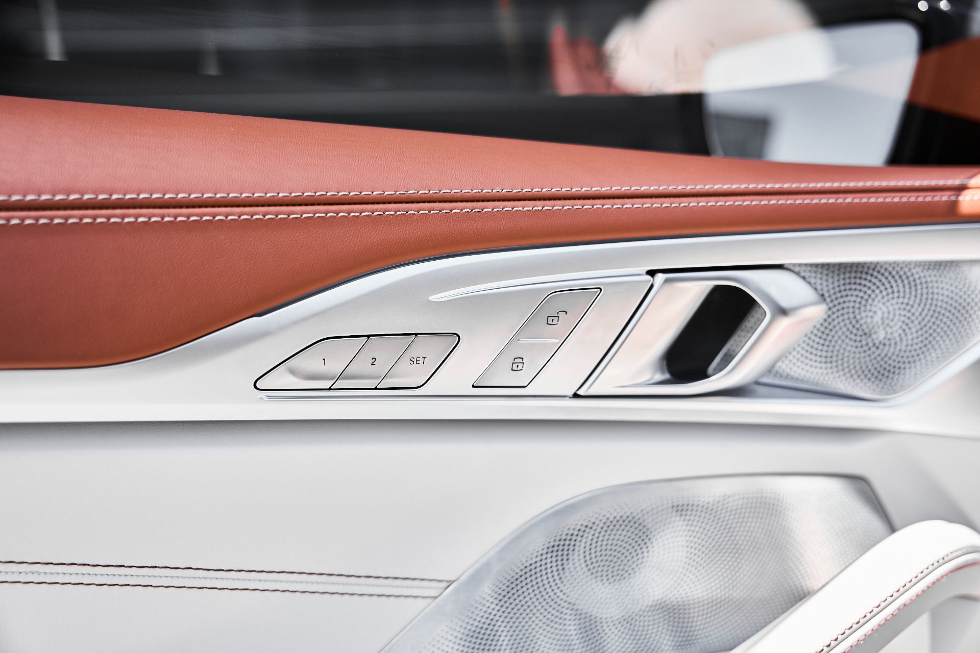 2025 BMW 8 Series Alpina B8 - Photo 40