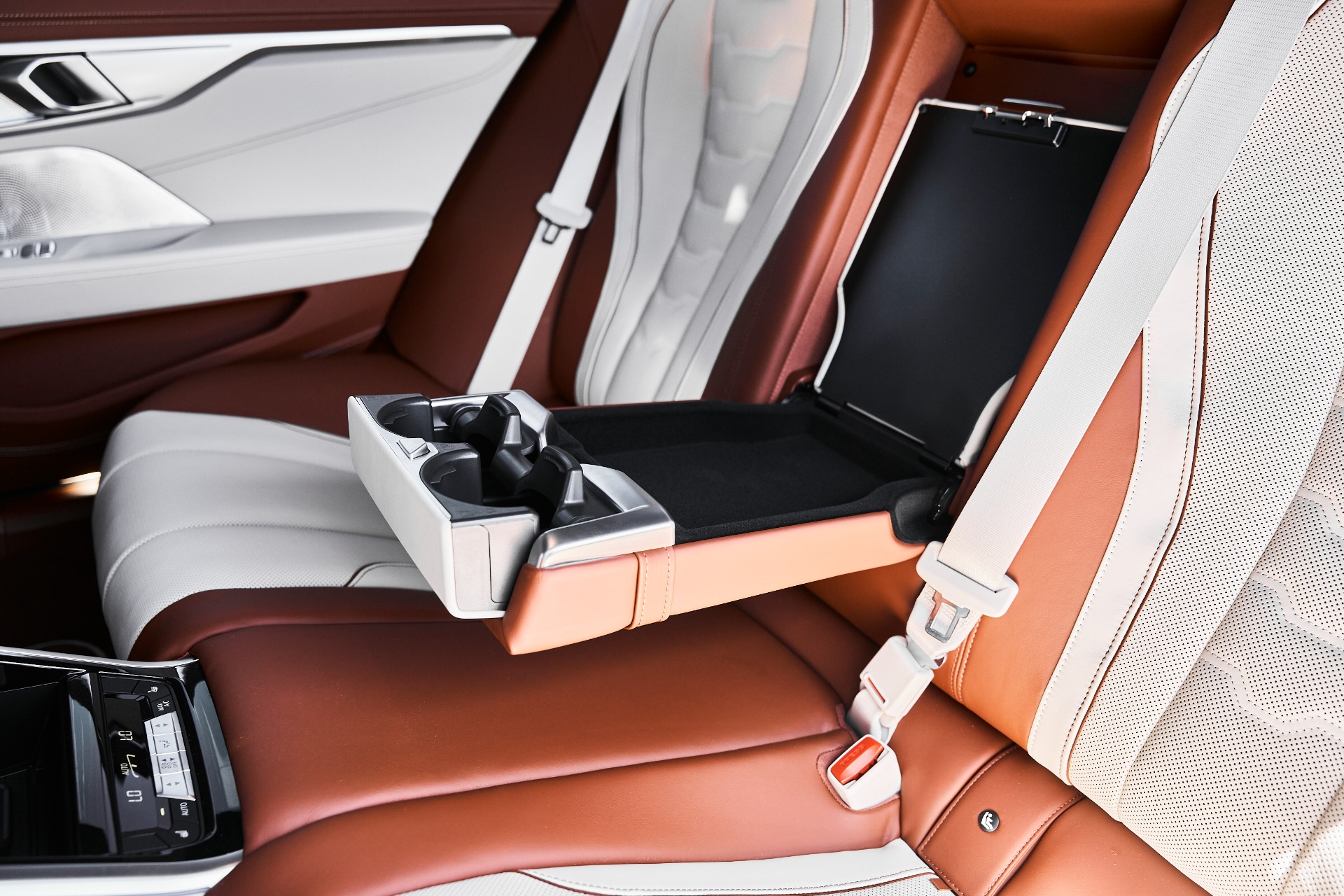 2025 BMW 8 Series Alpina B8 - Photo 56