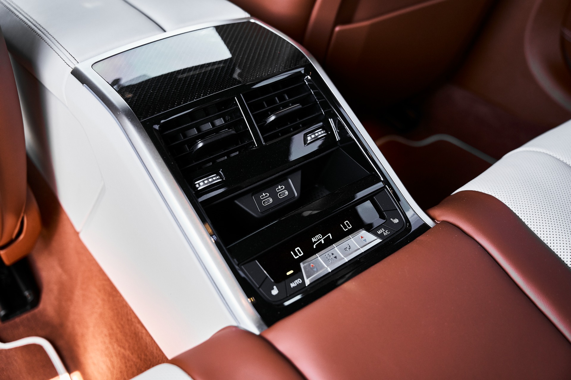 2025 BMW 8 Series Alpina B8 - Photo 57
