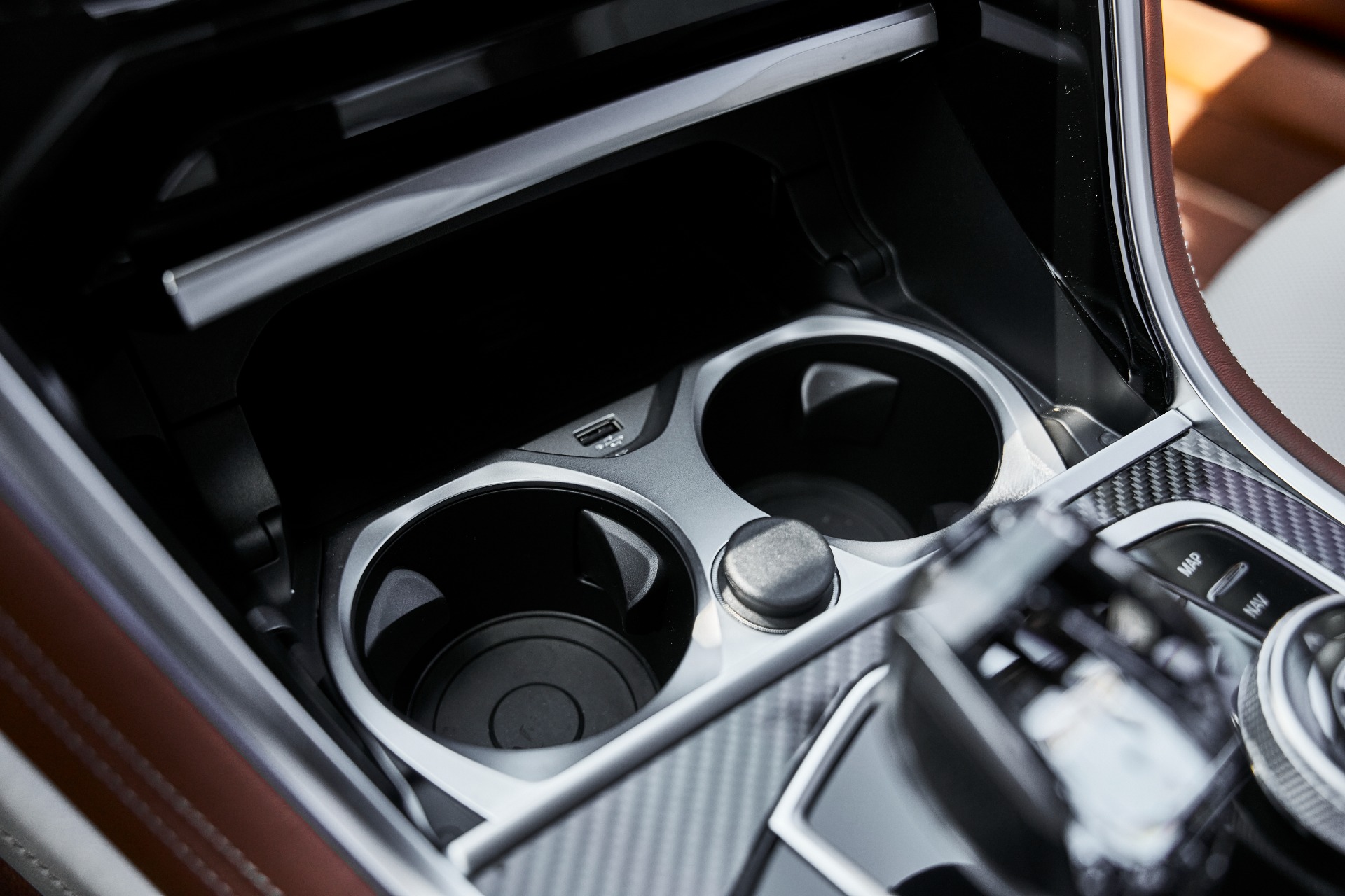 2025 BMW 8 Series Alpina B8 - Photo 76