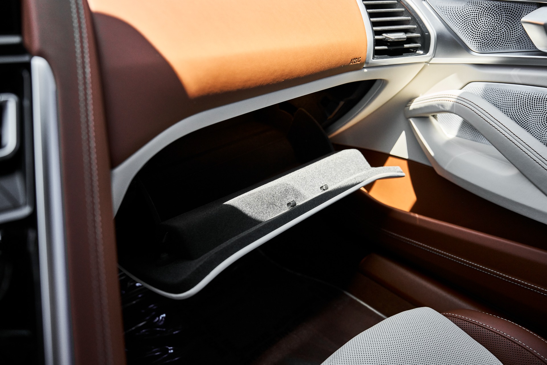 2025 BMW 8 Series Alpina B8 - Photo 87