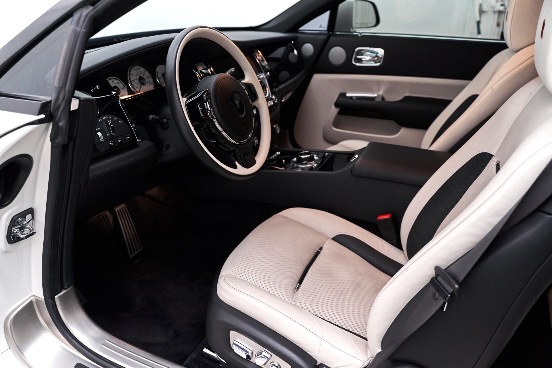 2019 RollsRoyce Wraith Black Badge  Walkaround in 4k  YouTube