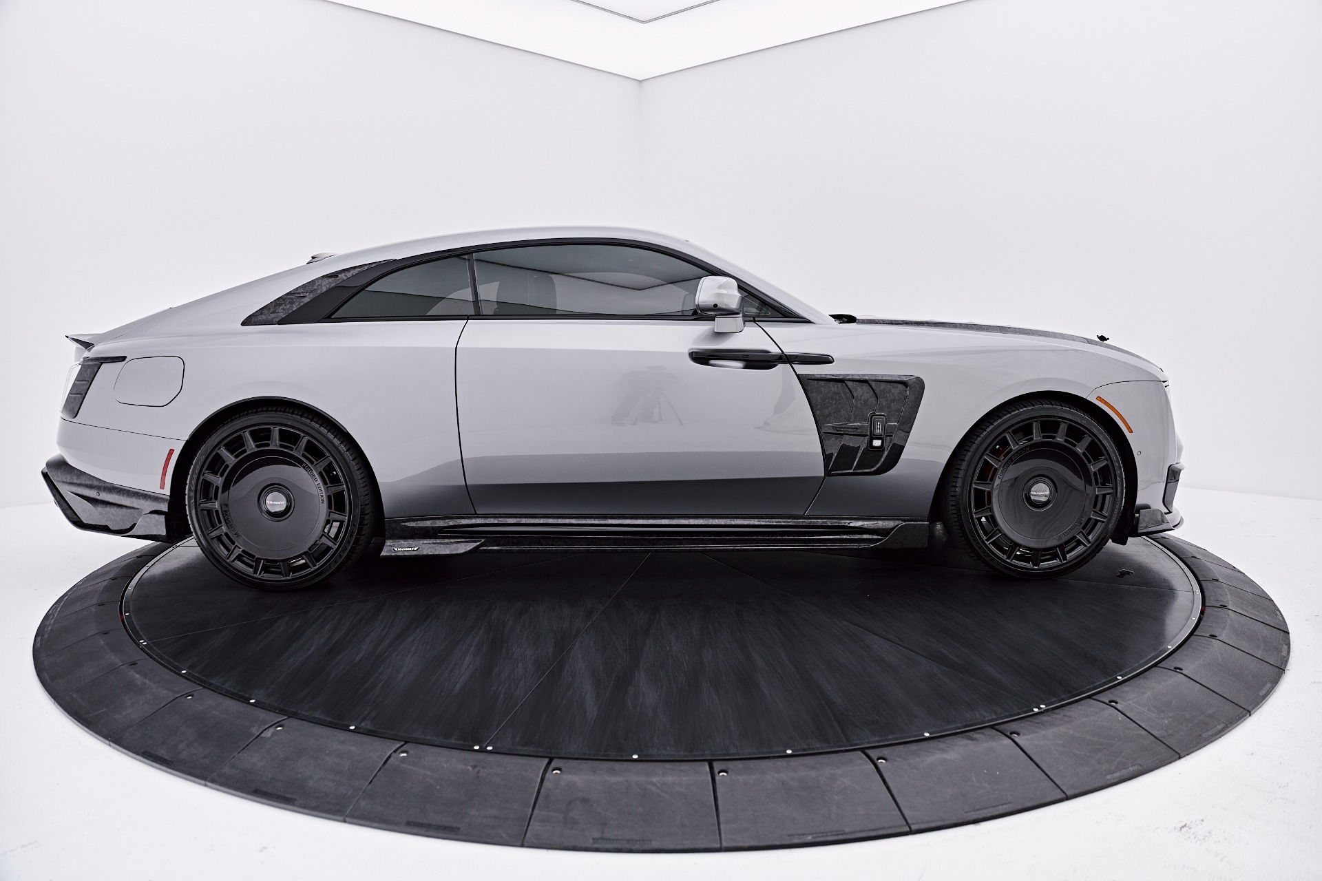 2025 Rolls-Royce Spectre Black Badge - Photo 18